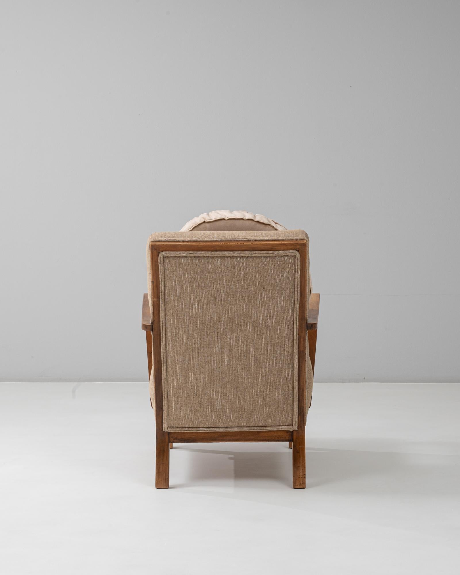 1940s French Art Deco Style Upholstering Lounge Chair With Curved Arms Francés en venta