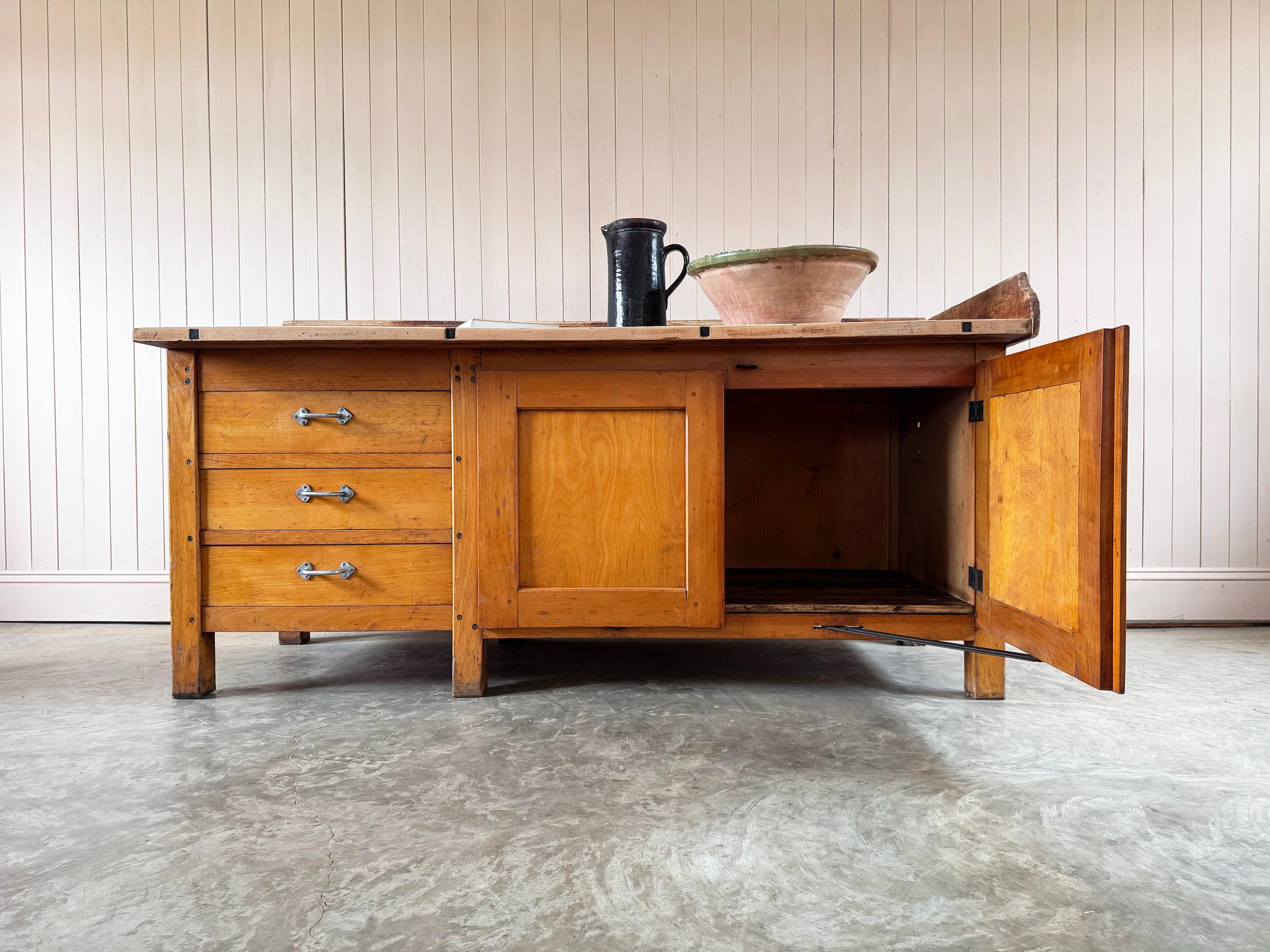 Table de boulangerie française des années 1940 en vente 5