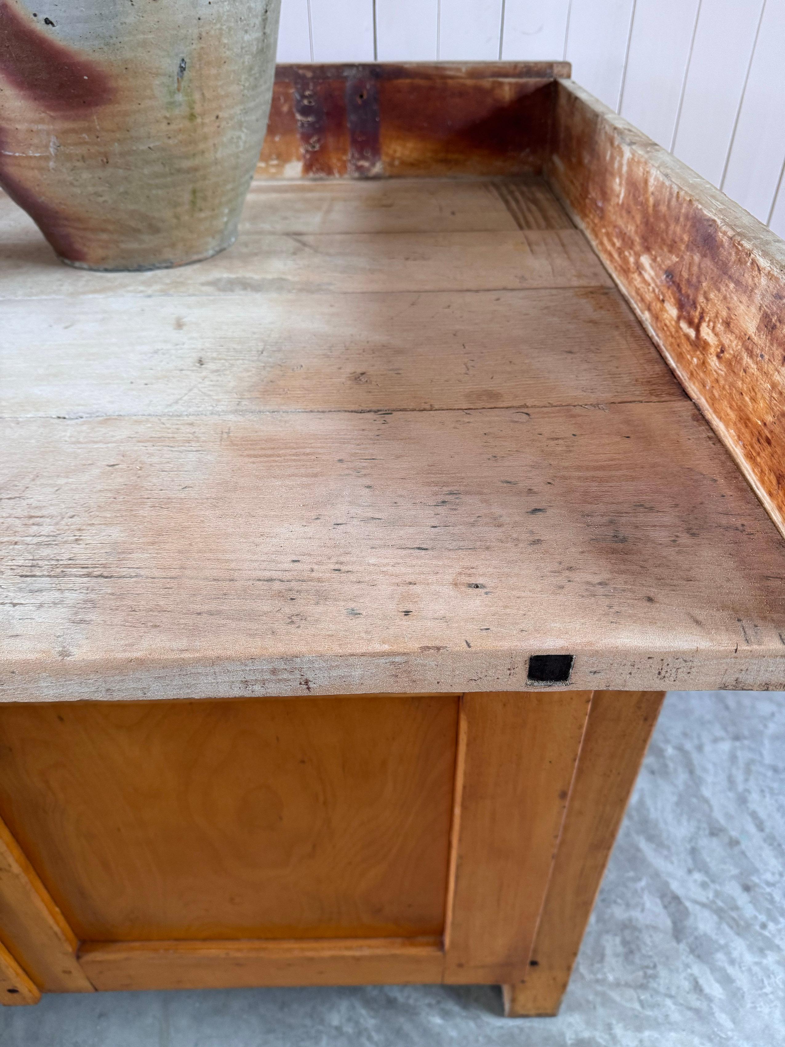 Milieu du XXe siècle Table de boulangerie française des années 1940 en vente