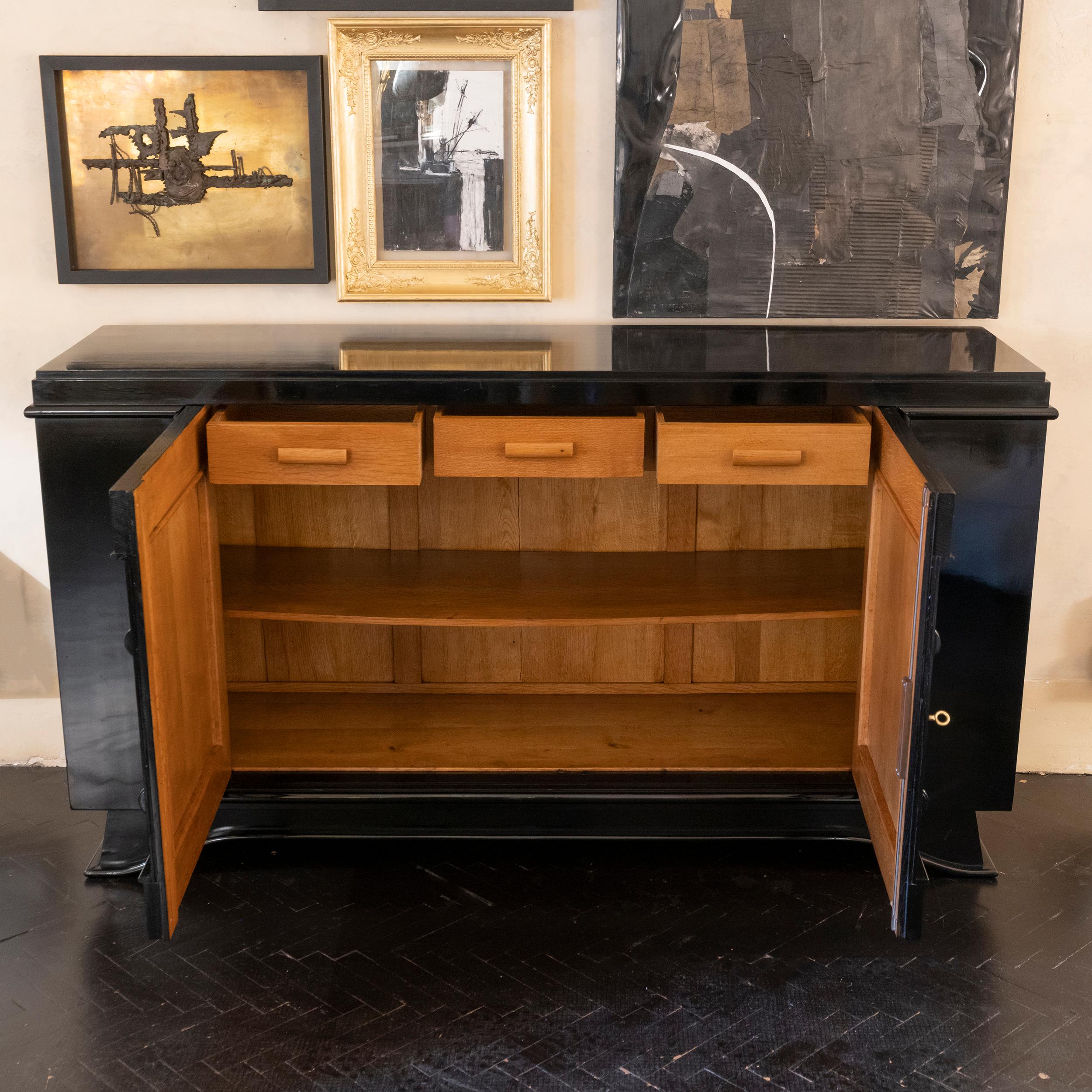 1940's French Black Oak Credenza In Good Condition For Sale In Firenze, IT