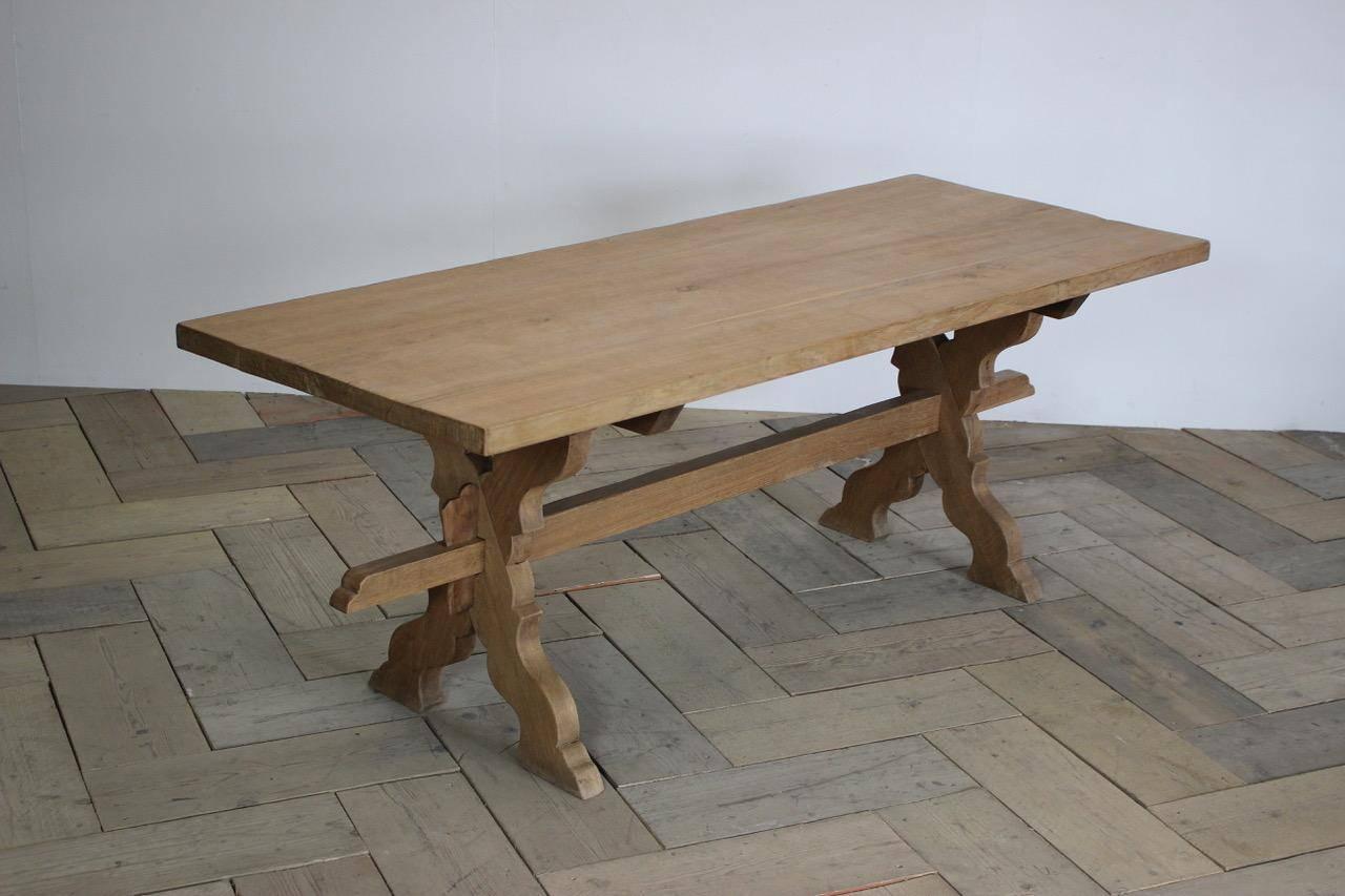 A good quality, mid-20th century French dining table in bleached oak, that will seat 8 to 10 people.
Measures: Leg high 71 cm.