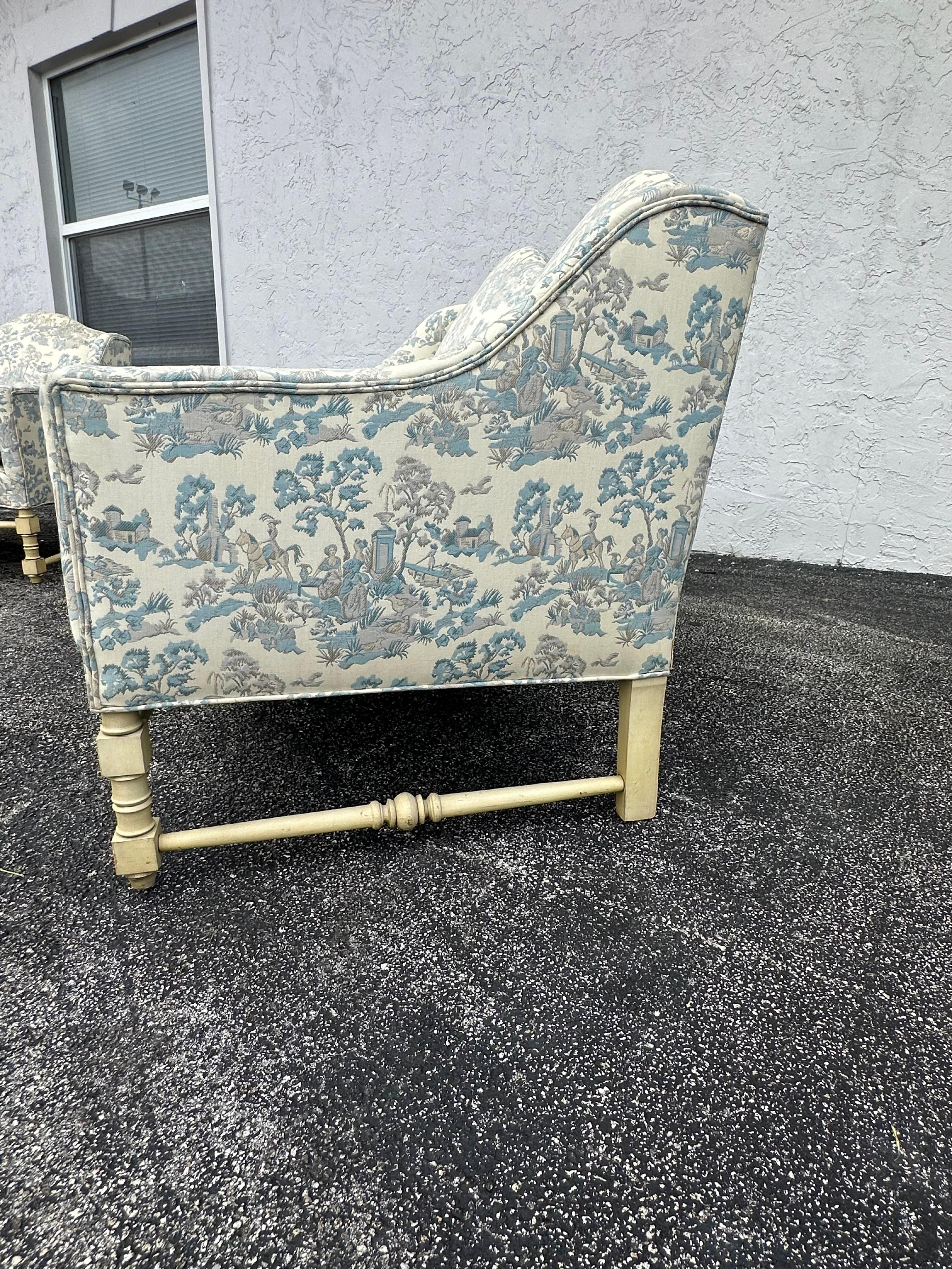 Settee française des années 1940 en toile bleue et blanche en forme d'arc serpentin, lot de 2 en vente 3