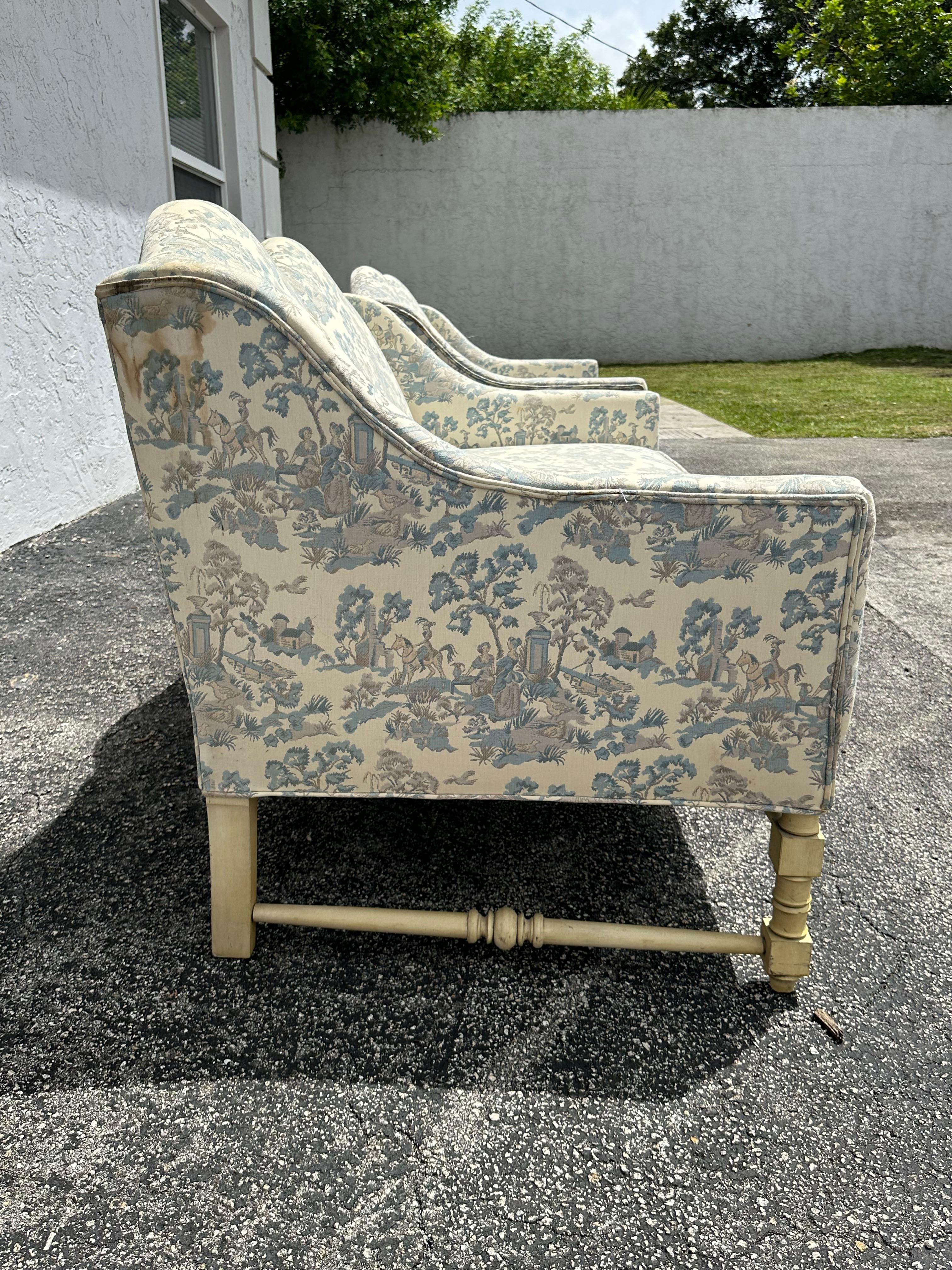 Settee française des années 1940 en toile bleue et blanche en forme d'arc serpentin, lot de 2 en vente 4