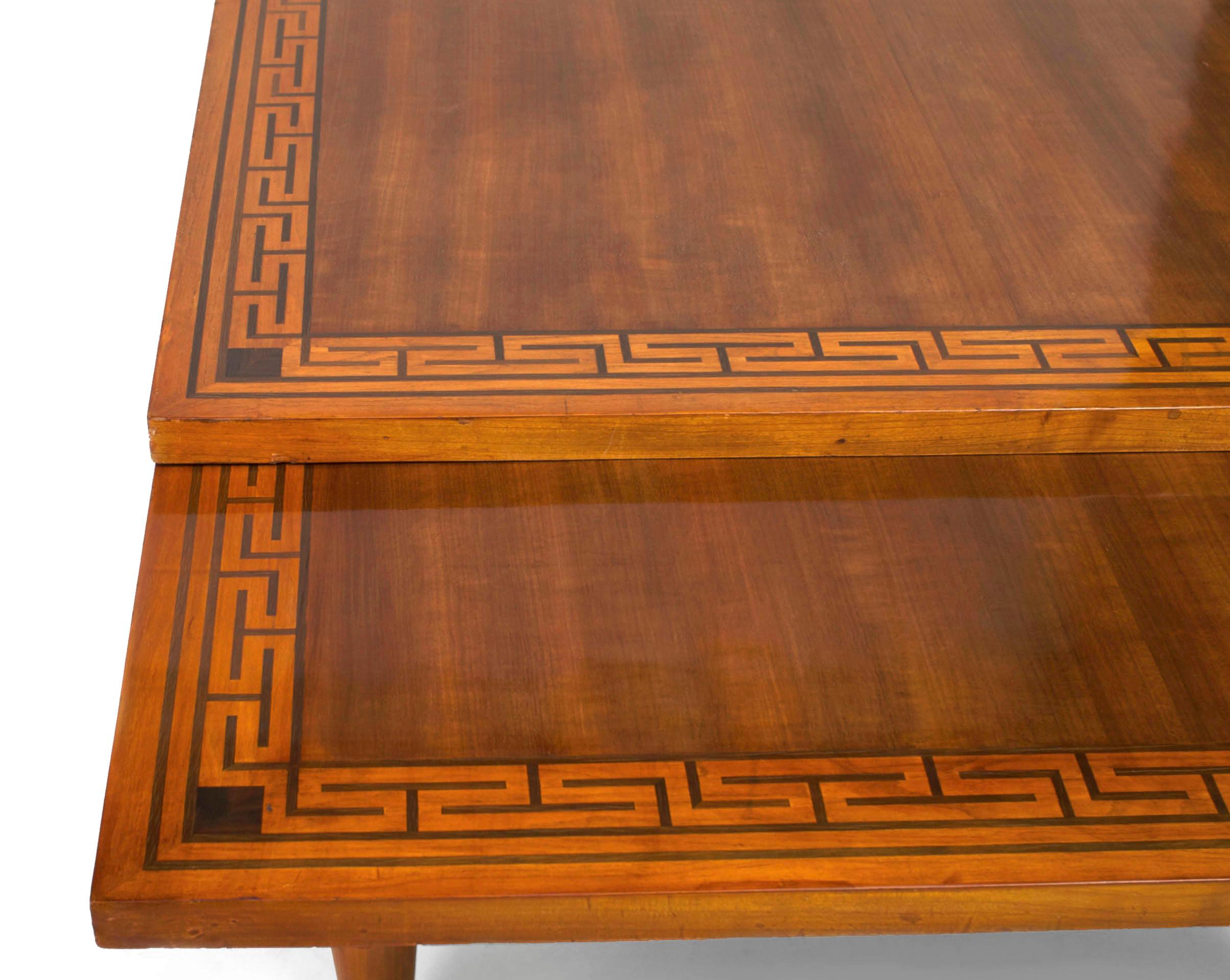 Table de salle à manger rectangulaire en acajou français (Manner of Arbus) Bon état - En vente à Queens, NY
