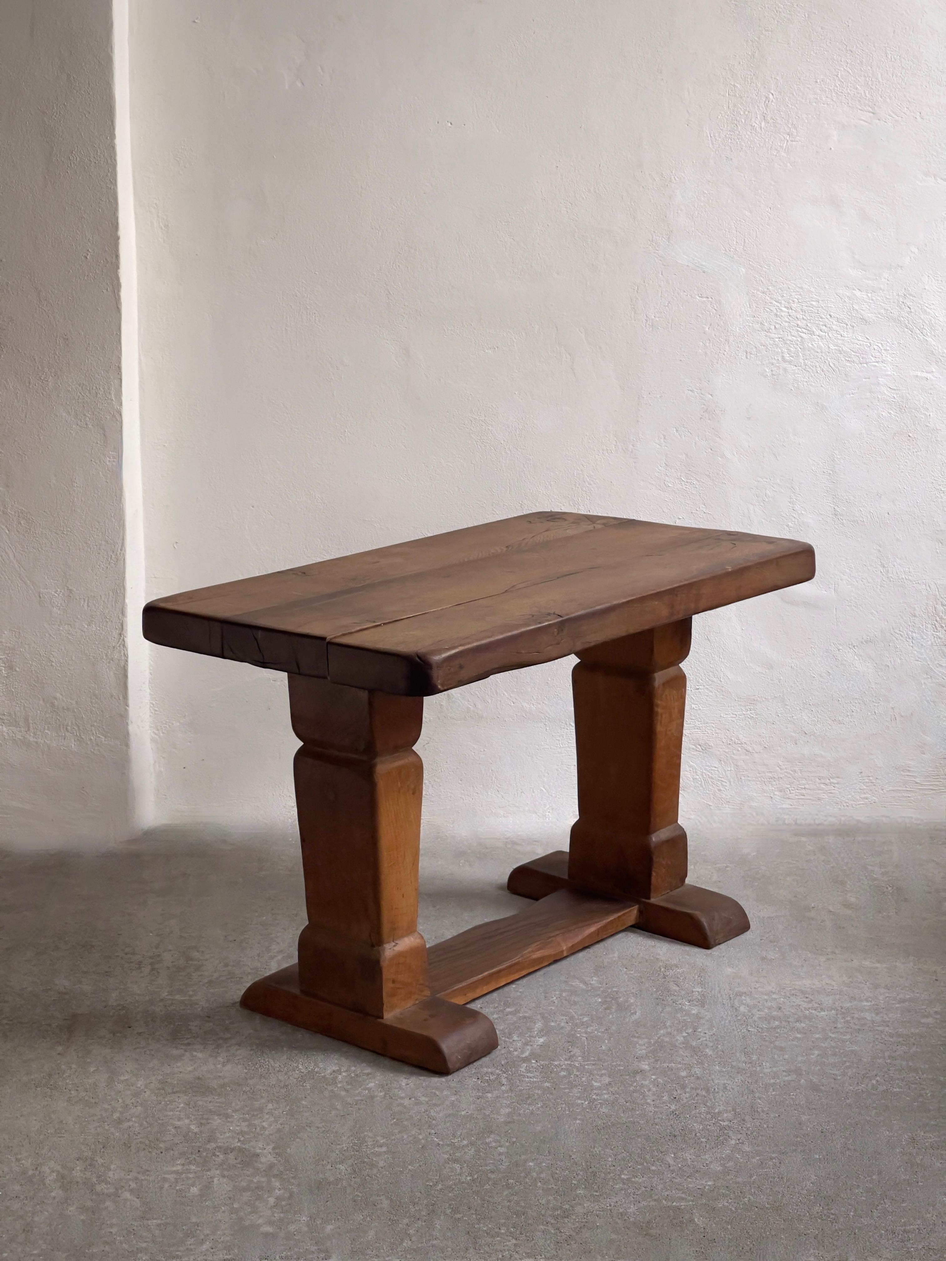 1940s French Brutalist side table in solid patinated oak.  For Sale 1