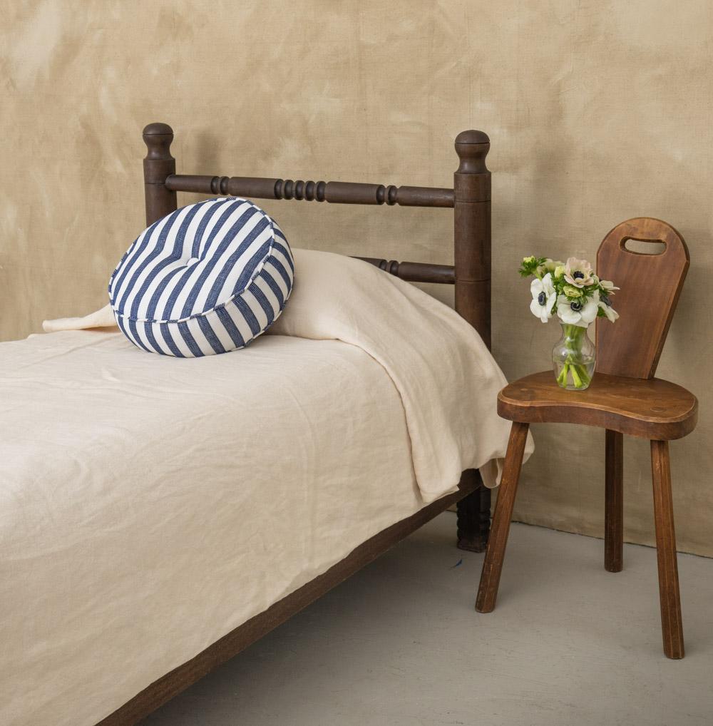 1940er Jahre Französisch geschnitzt Wood Bett von Charles Dudouyt im Zustand „Gut“ im Angebot in Los Angeles, CA