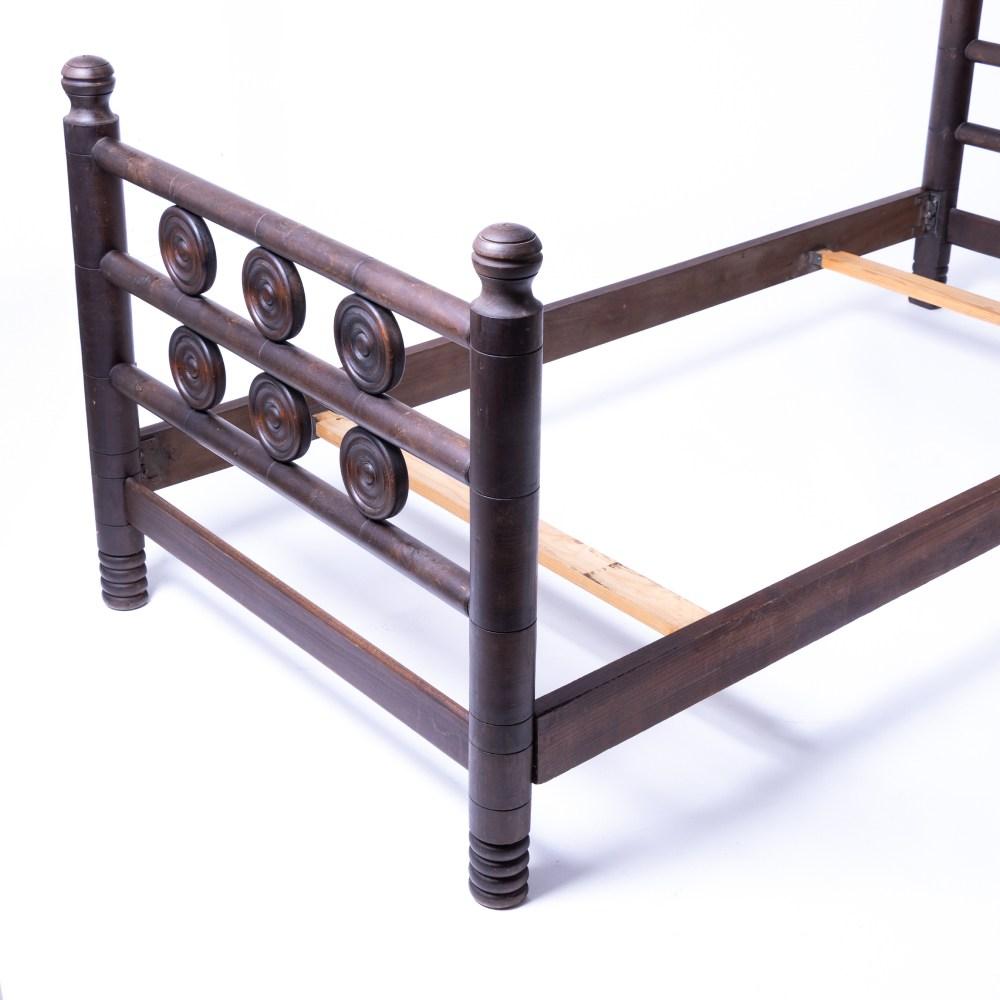 1940er Jahre Französisch geschnitzt Wood Bett von Charles Dudouyt im Angebot 2