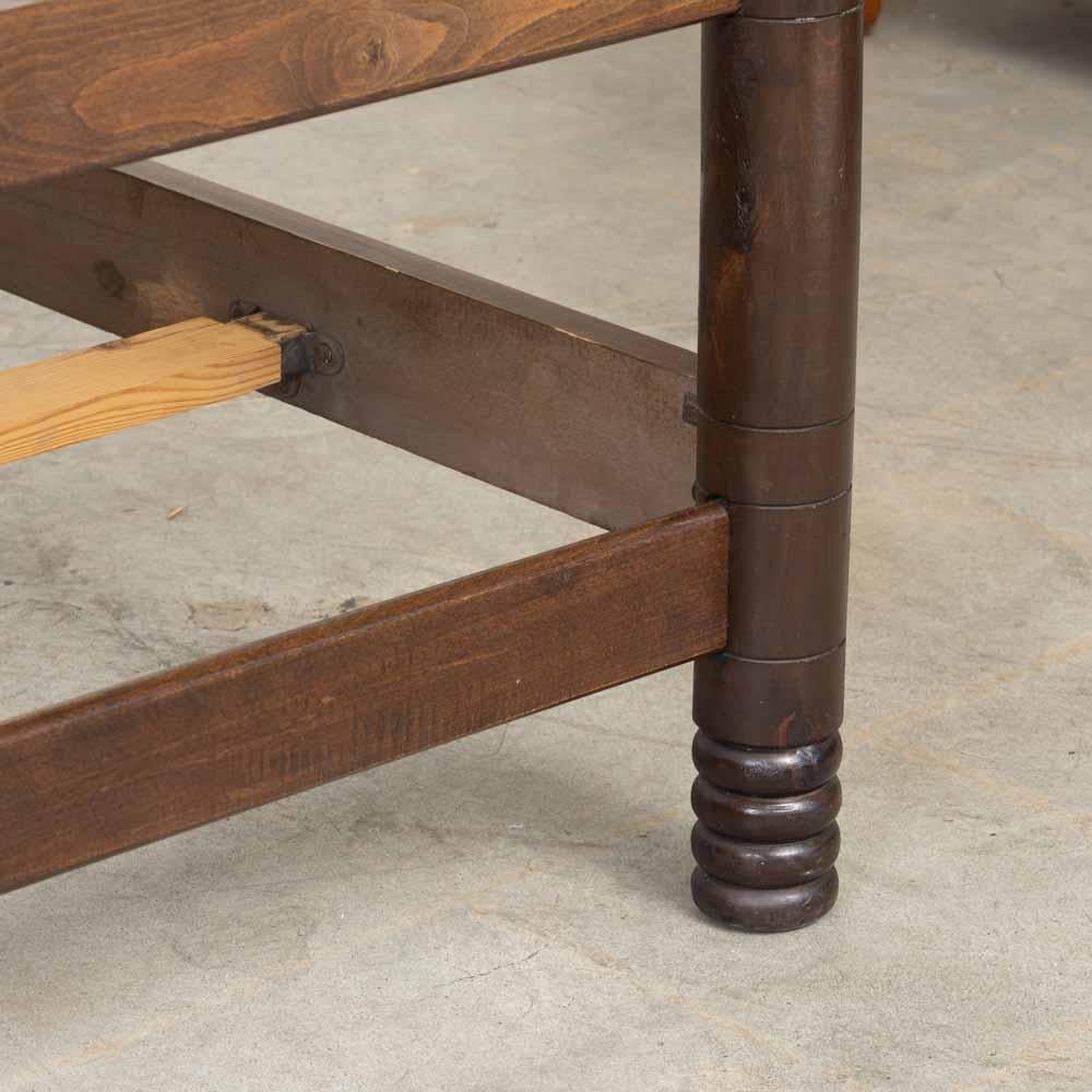 Cama de matrimonio francesa de madera tallada de los años 40 por Charles Dudouyt en venta 7