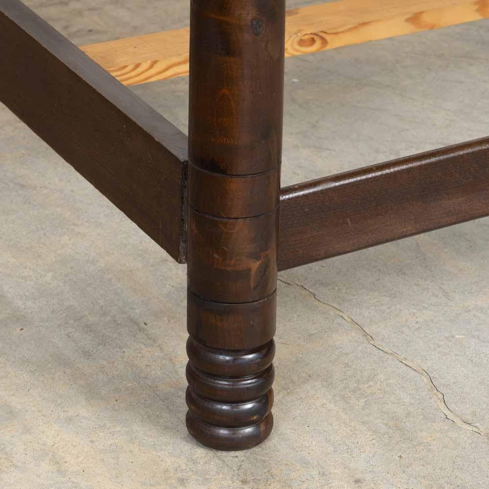 Cama de matrimonio francesa de madera tallada de los años 40 por Charles Dudouyt en venta 8