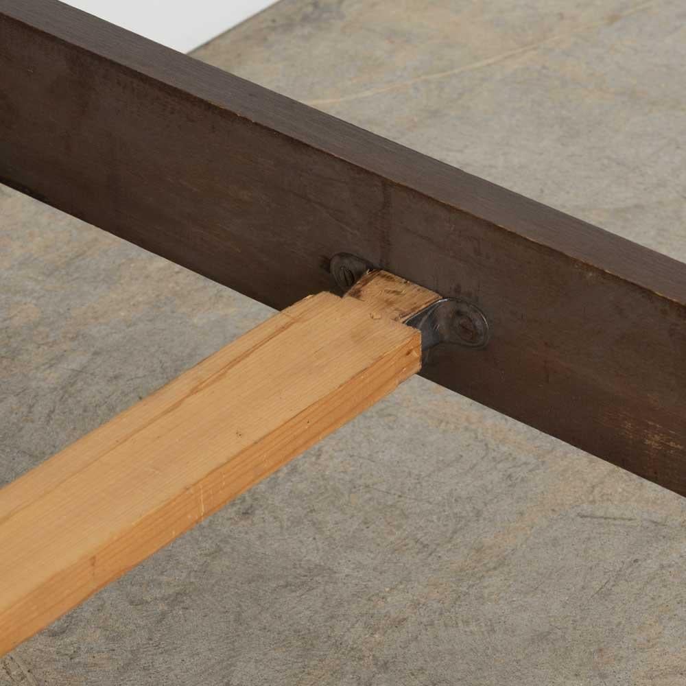 Cama de matrimonio francesa de madera tallada de los años 40 por Charles Dudouyt en venta 2