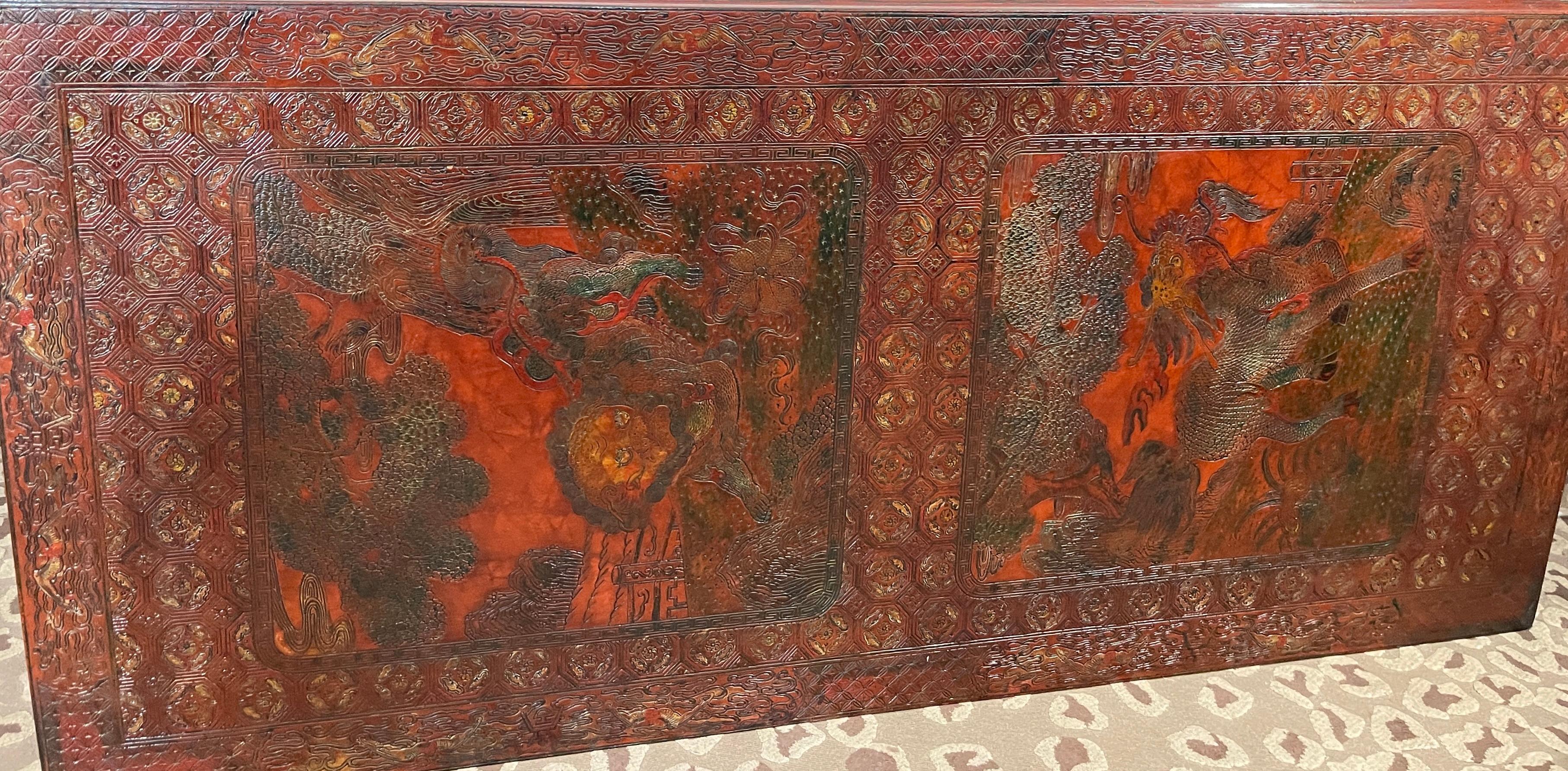 1940's French Chinoiserie Hand Carved Red Lacquer Table Cocktail Table en vente 8
