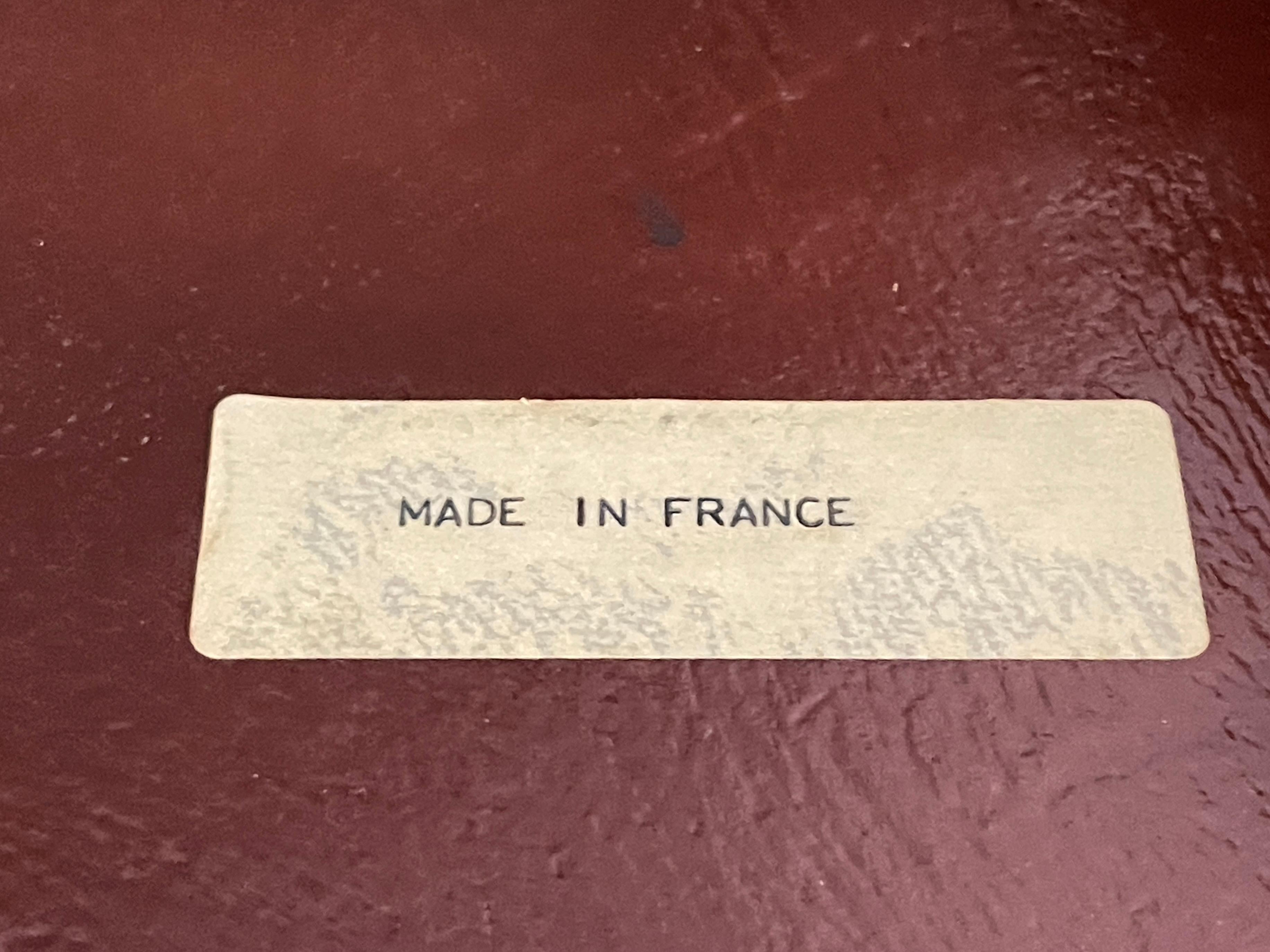 1940's French Chinoiserie Hand Carved Red Lacquer Table Cocktail Table en vente 9