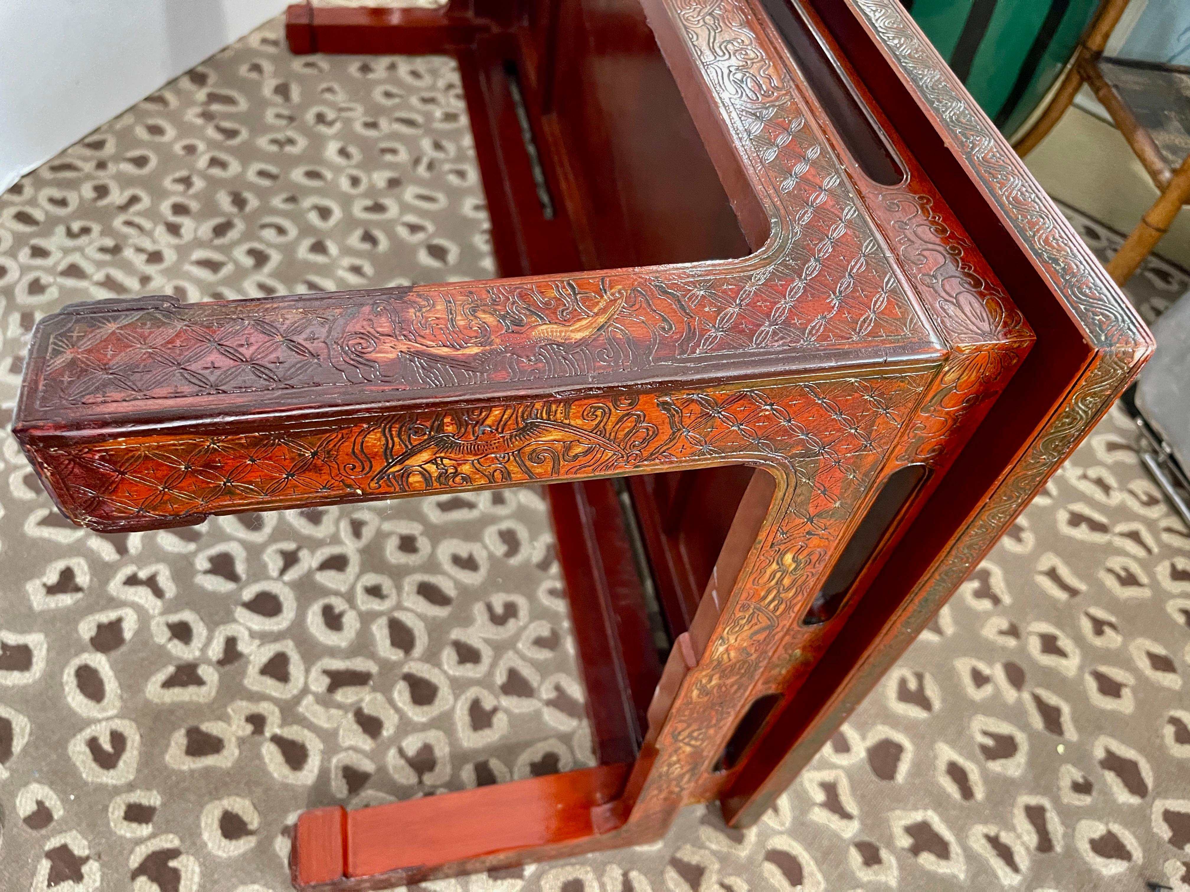 1940's French Chinoiserie Hand Carved Red Lacquer Table Cocktail Table en vente 12