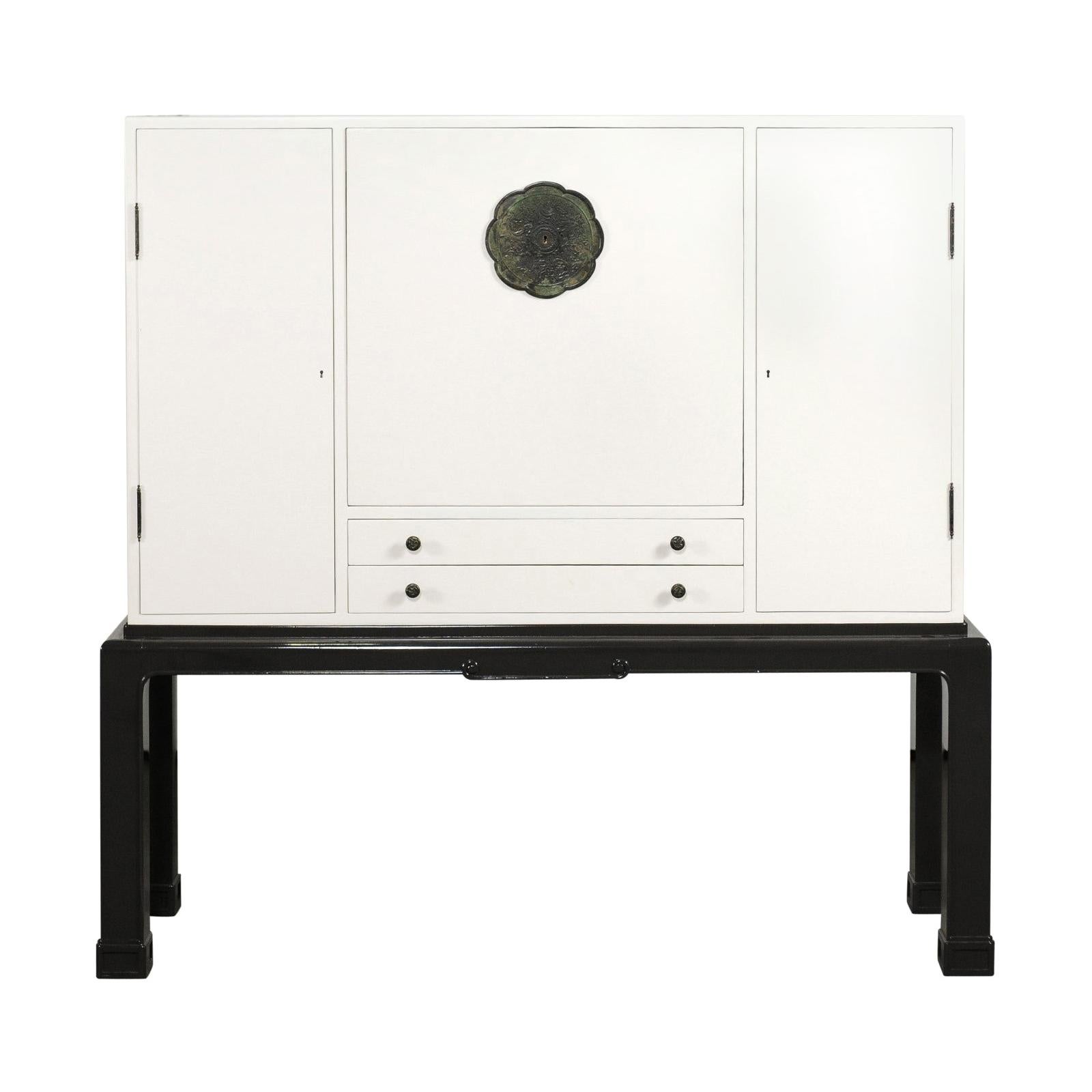 1940s French Chinoiserie-Style Black and White Lacquered Bar Cabinet For Sale