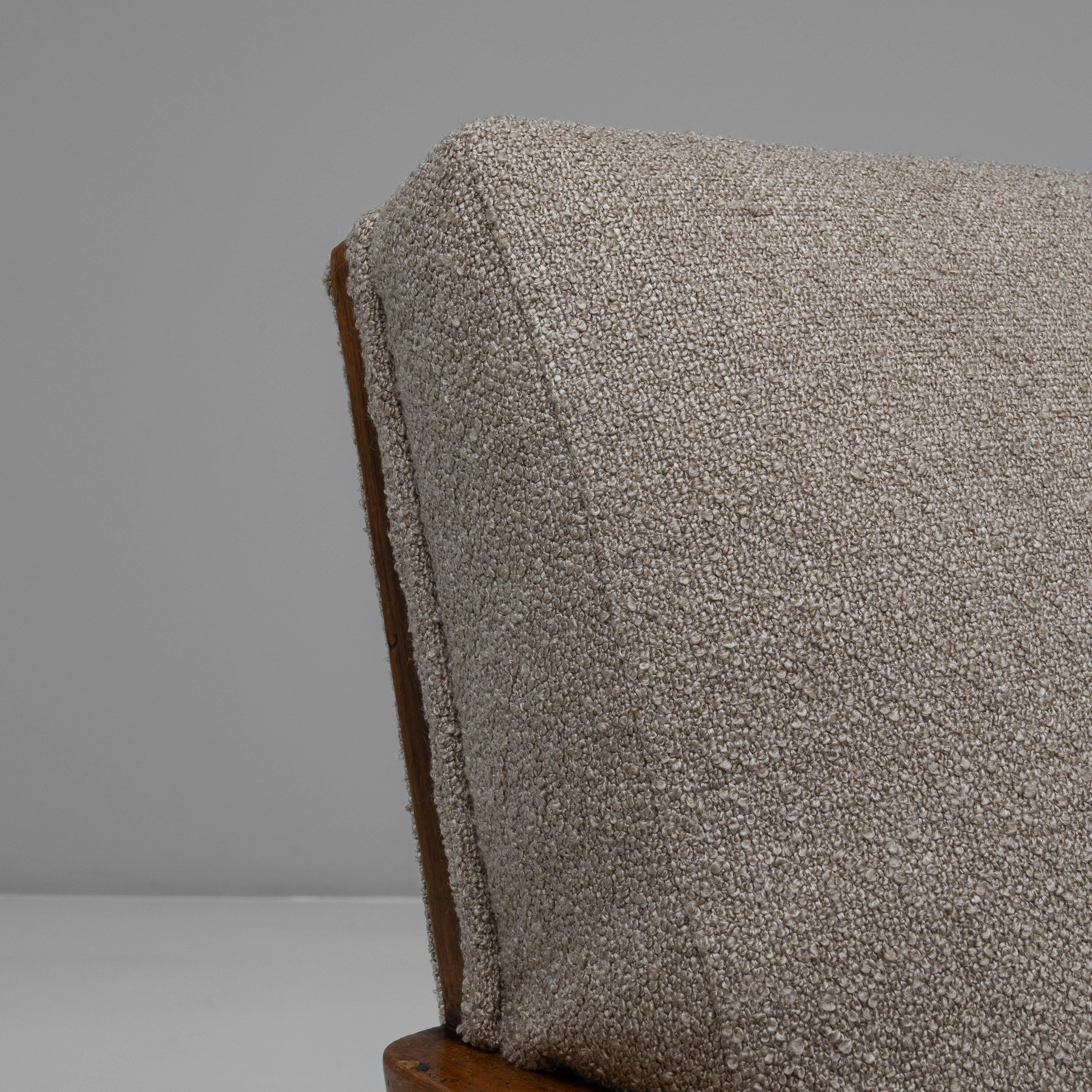 Sillón francés de cóctel tapizado de los años 40 en venta 5