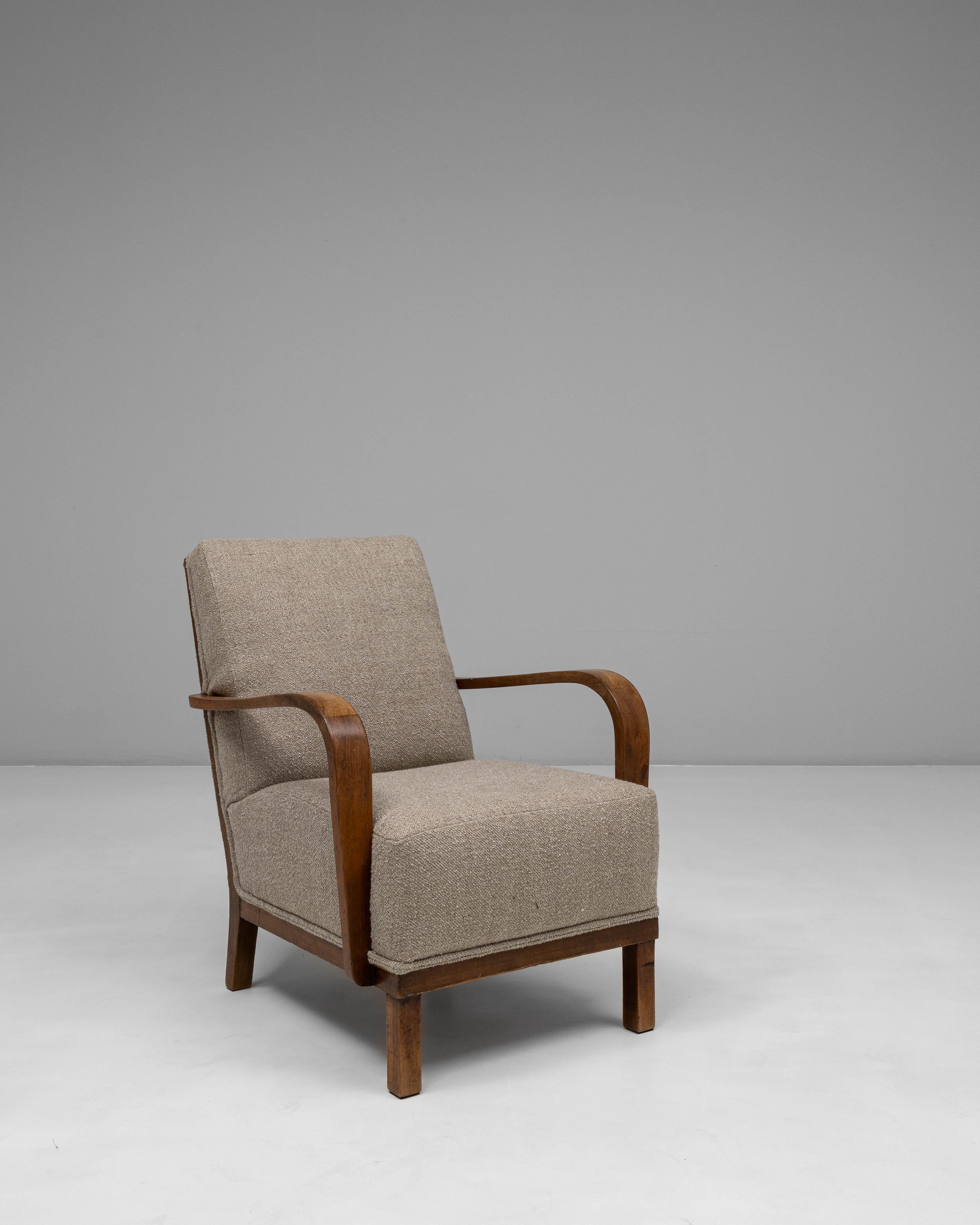 Sillón francés de cóctel tapizado de los años 40 en venta 2