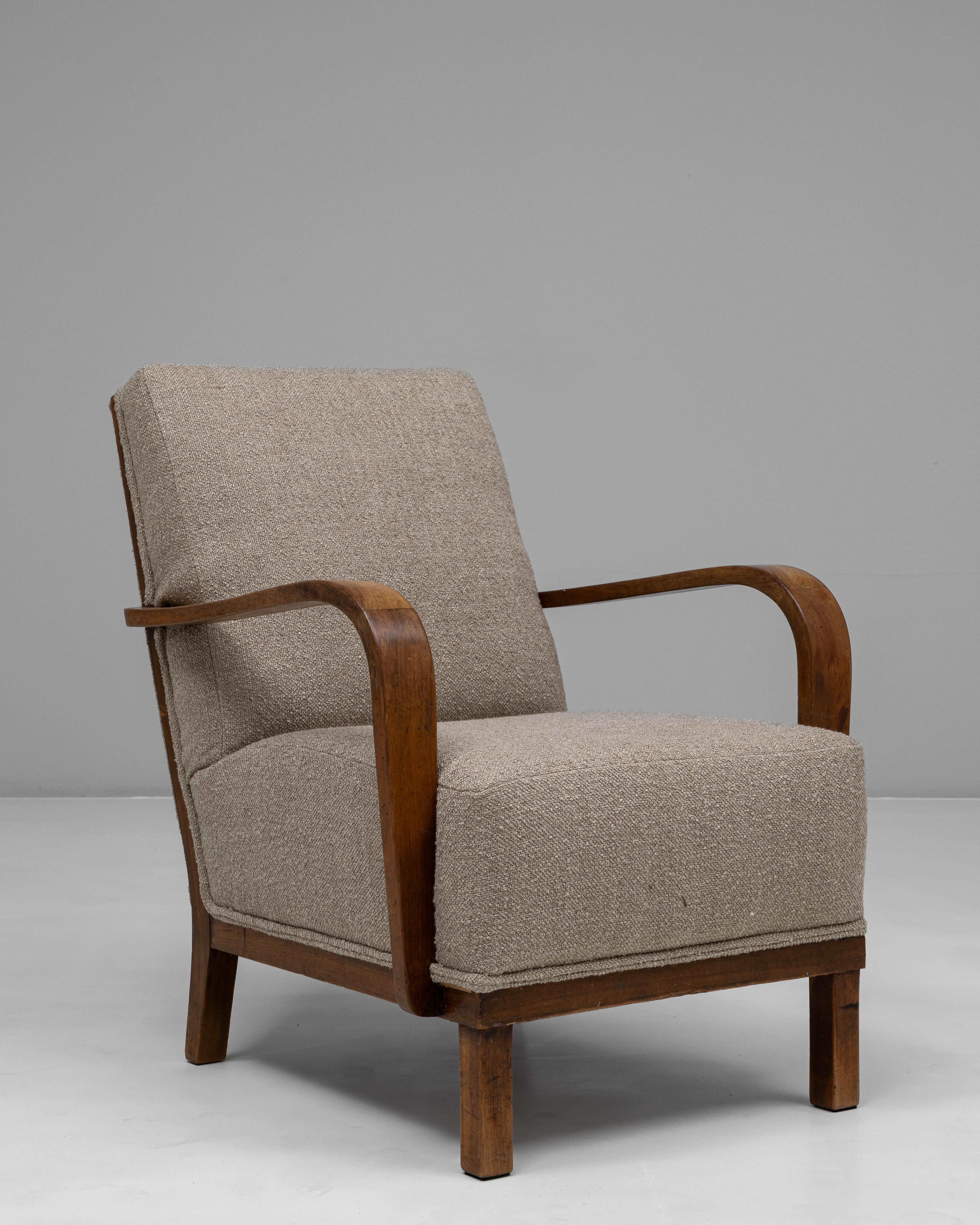 Sillón francés de cóctel tapizado de los años 40 en venta 3