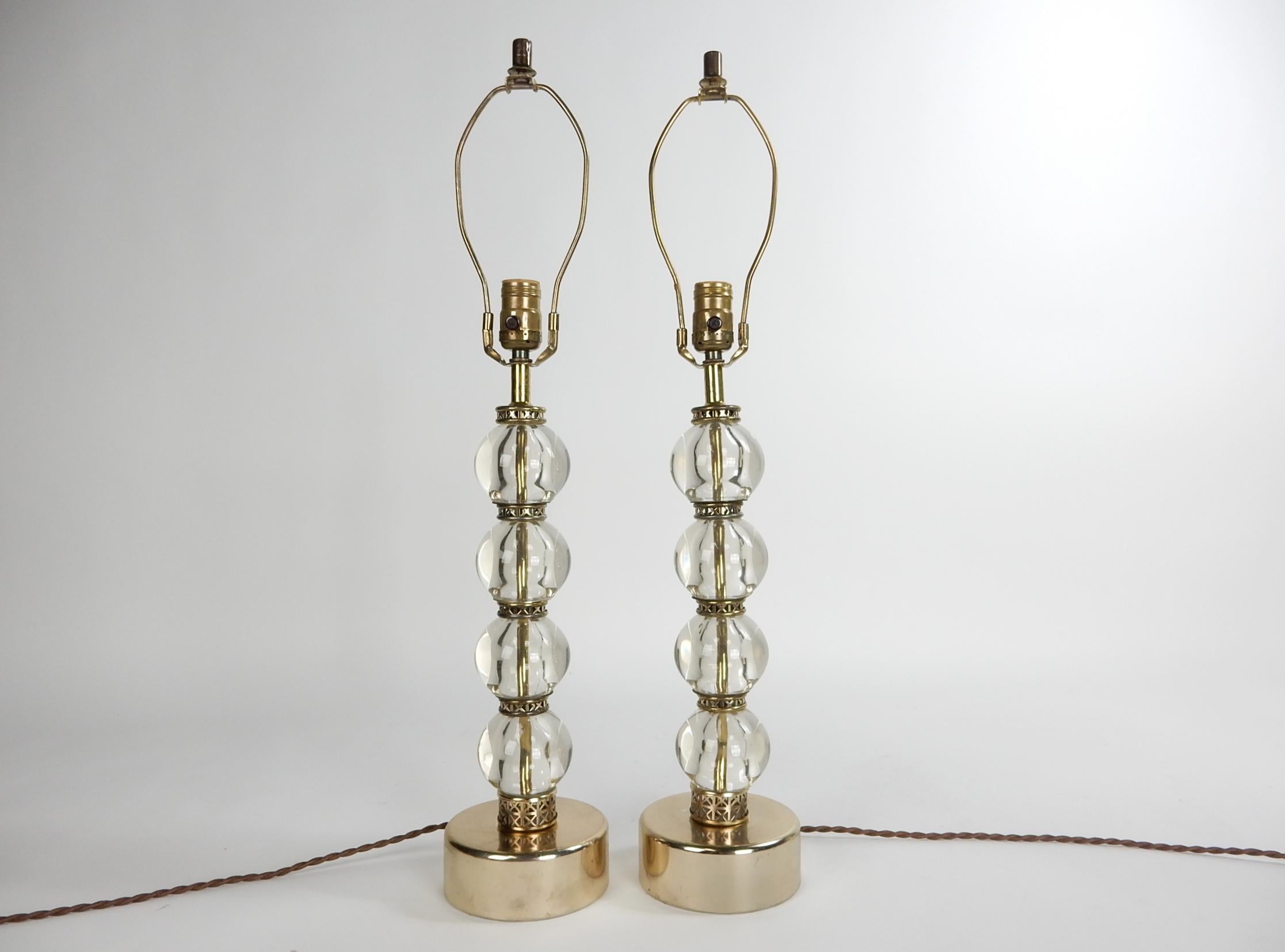 Lampes françaises des années 1940 en cristal, boule de verre et laiton percé en vente 4