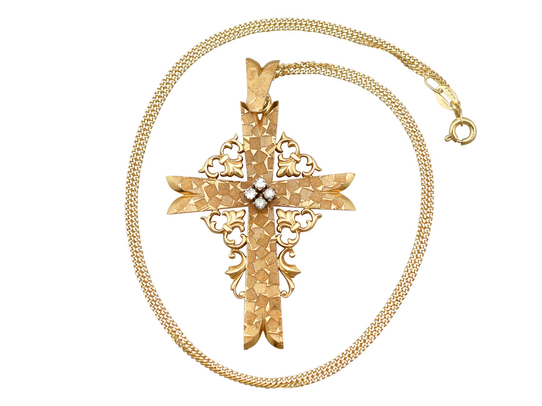 An impressive vintage French 0.12 carat diamond and 18 karat yellow gold, 18 karat white gold cross pendant; part of our diverse diamond jewelry and estate jewelry collections.

This fine and impressive vintage diamond pendant has been crafted in