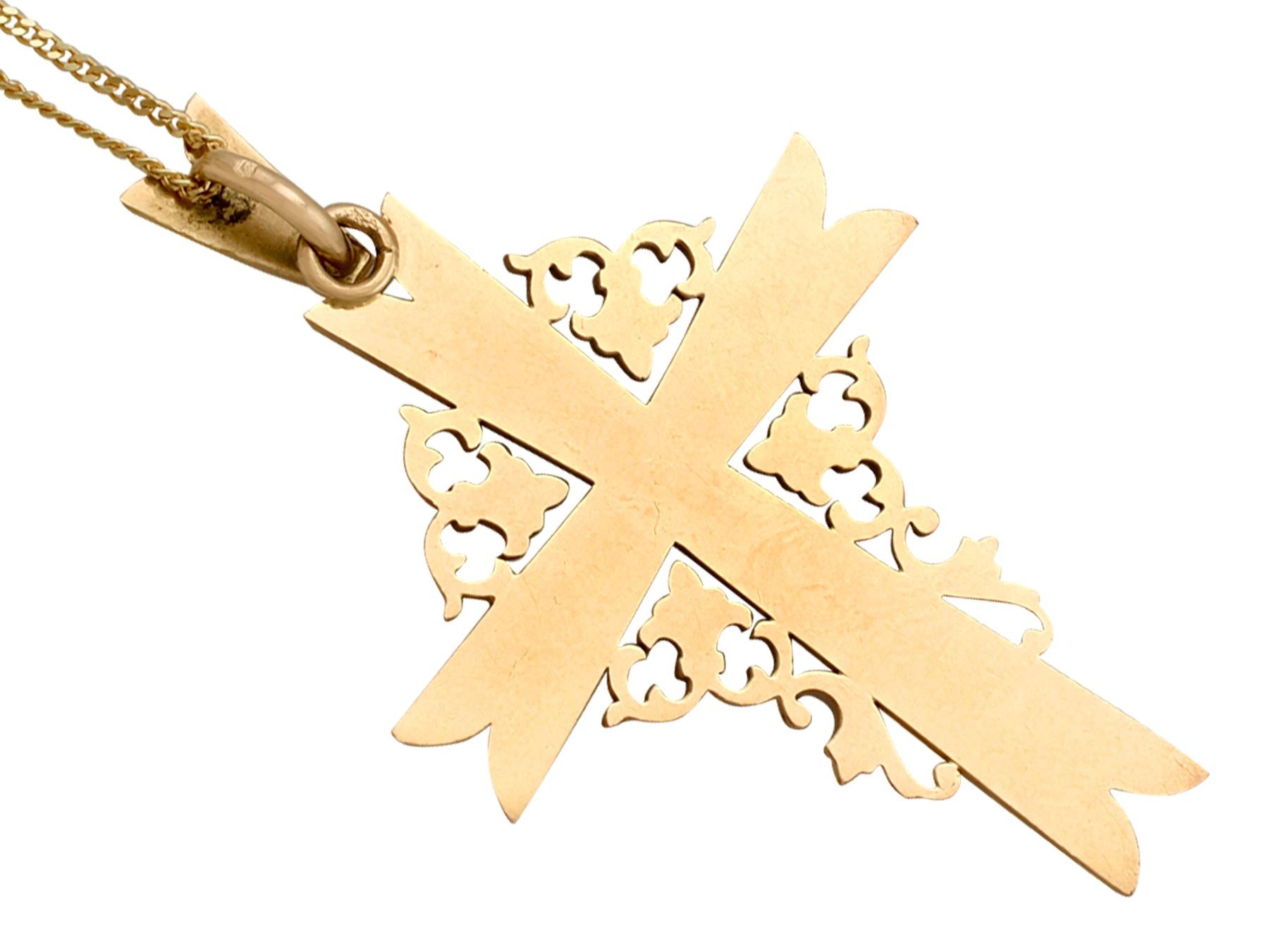 1940s French Diamond and Yellow Gold Cross Pendant In Excellent Condition In Jesmond, Newcastle Upon Tyne