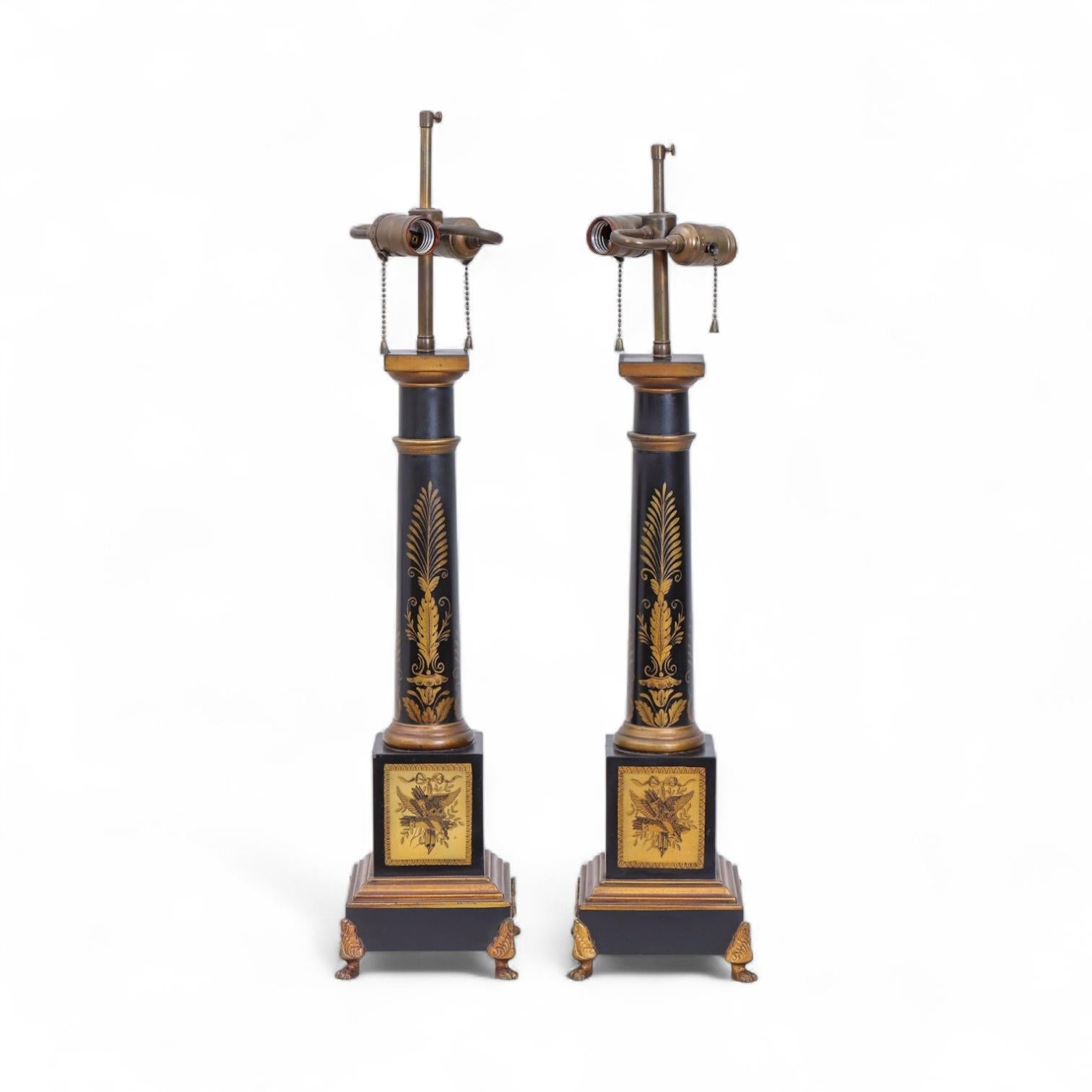 Lámparas de mesa de tole de estilo Imperio francés / neoclásico de los años 40 - Pareja mediados del siglo XX en venta