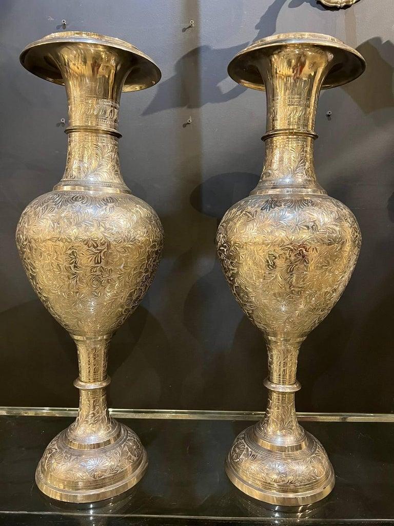 Stile provenzale Coppia di vasi francesi incisi e placcati in argento degli anni '40 in vendita