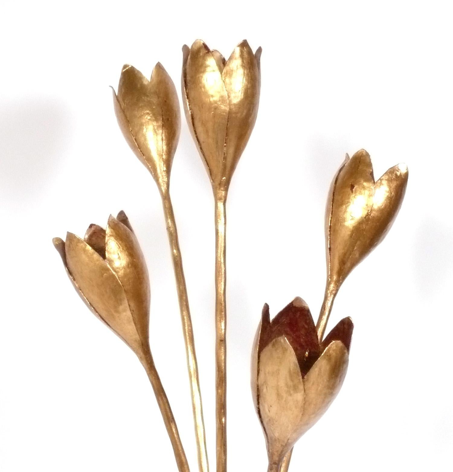 Français Lampadaire floriforme en métal doré des années 1940 attribué à la Maison Bagues en vente