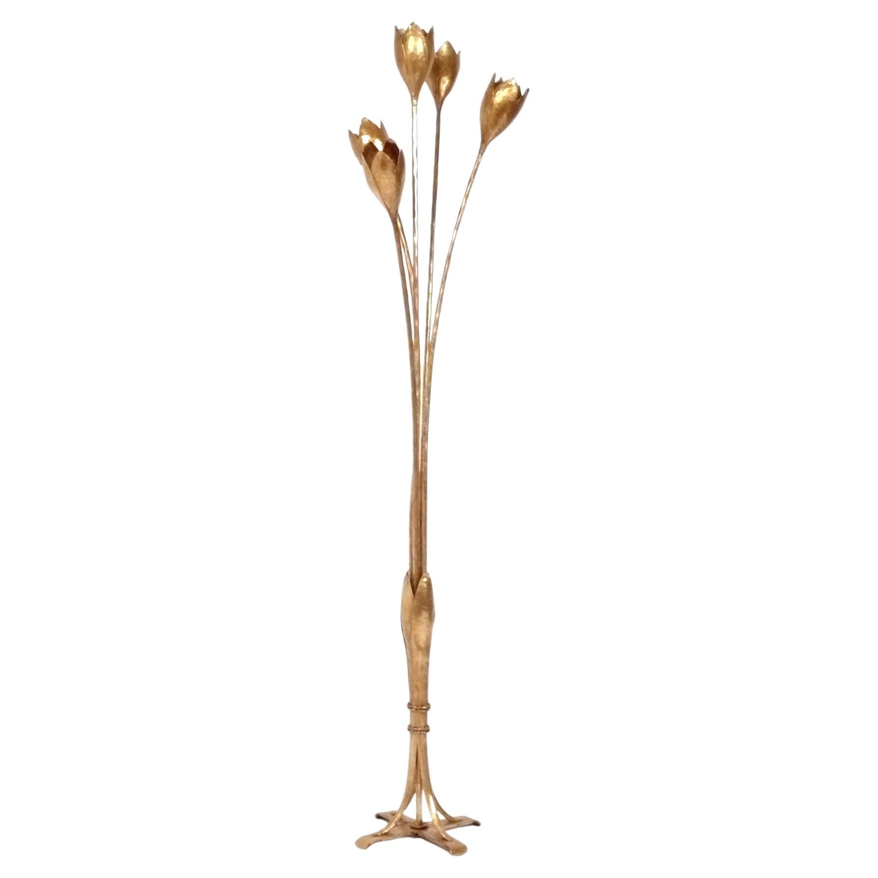 Lampadaire floriforme en métal doré des années 1940 attribué à la Maison Bagues