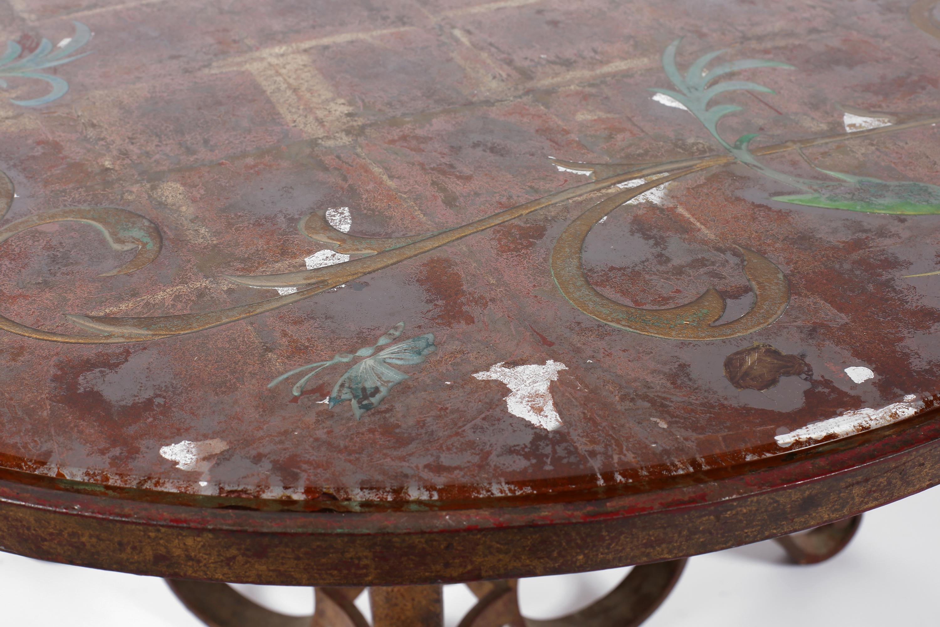 Milieu du XXe siècle Table basse en fer forgé doré et verre églomisé par René Drouet, années 1940 en vente