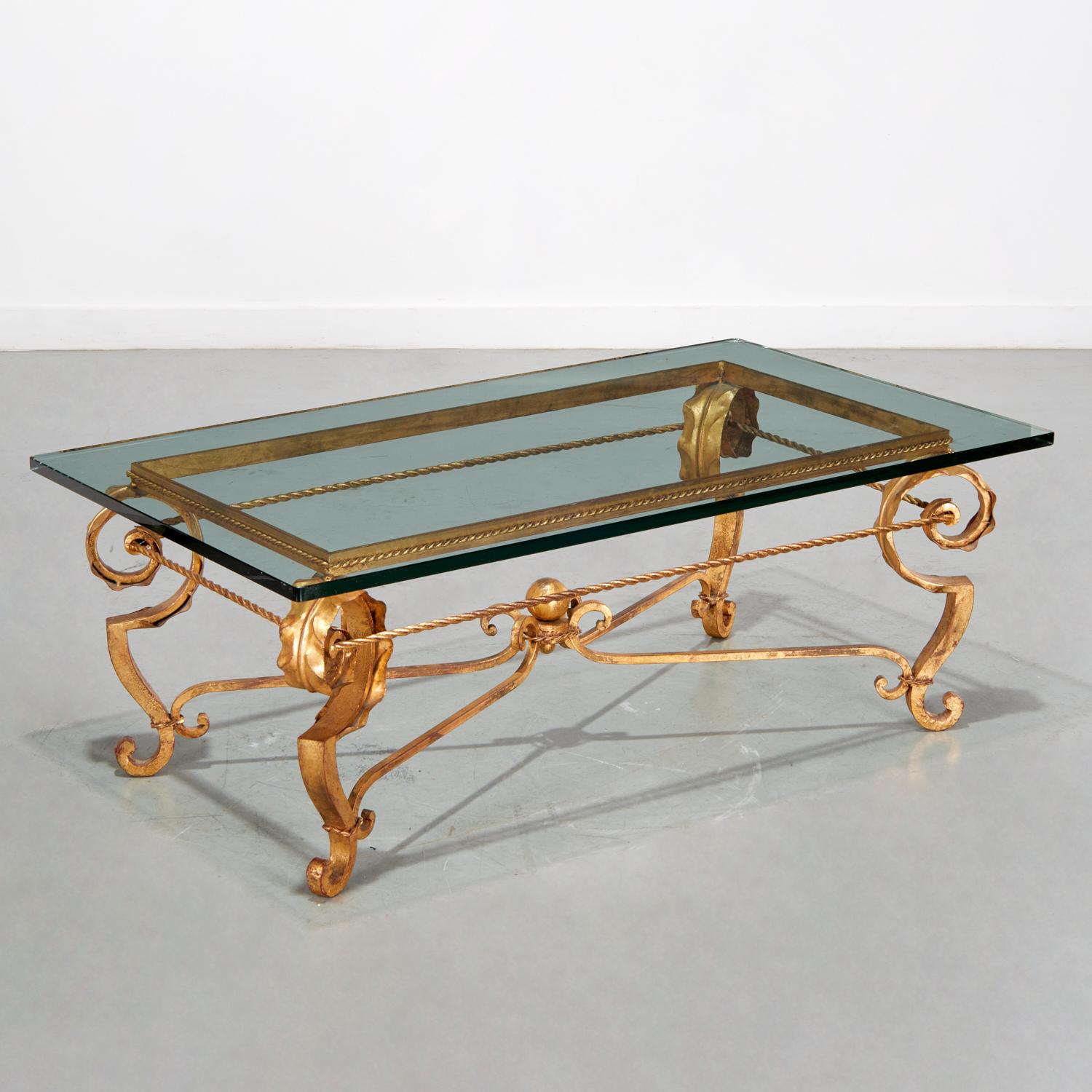 Milieu du XXe siècle Table basse en fer doré et verre dans le style de la Maison Baguès des années 1940 en vente