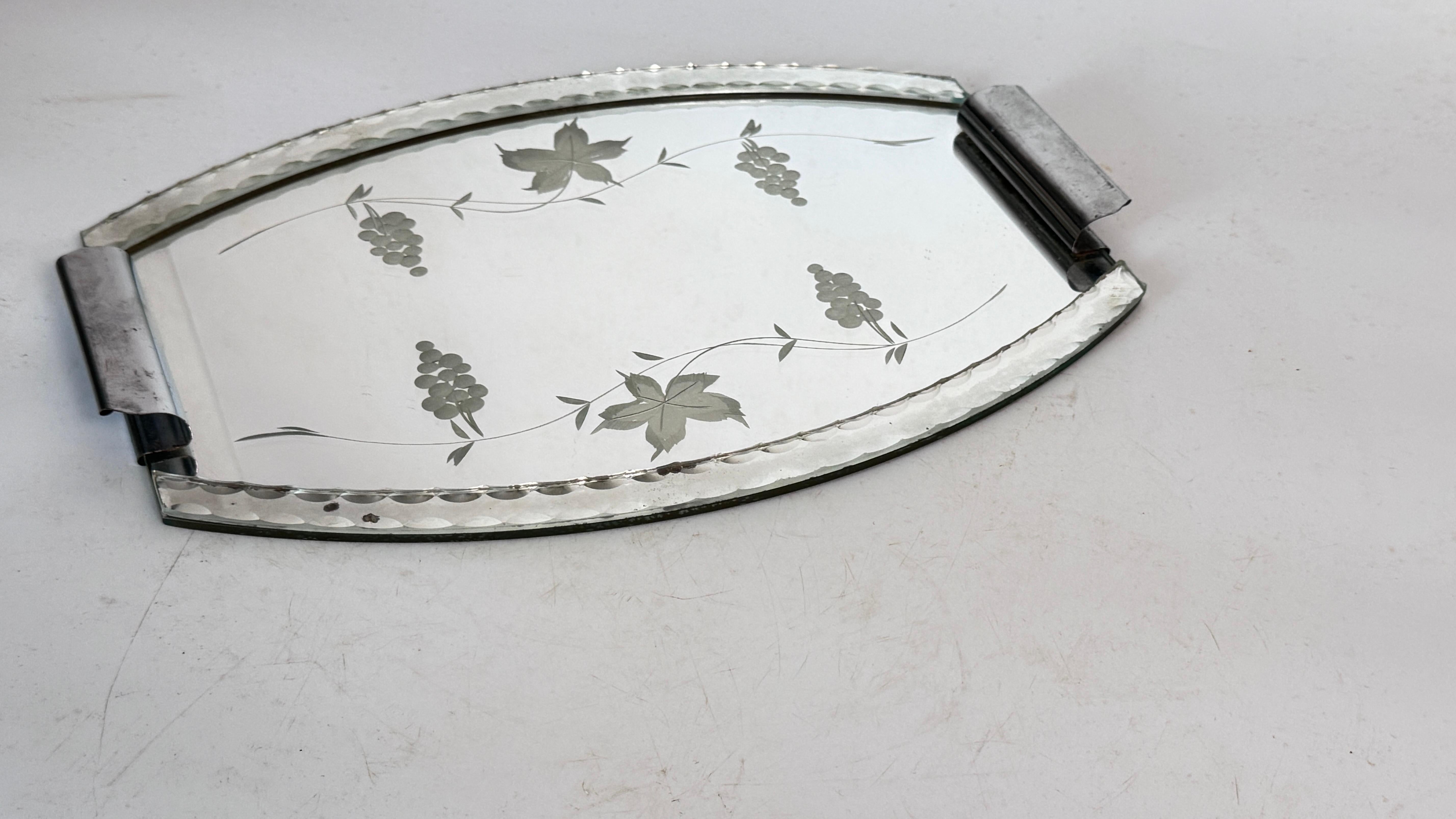 1940s French Glass and Mirror Tray Beveled Edges  Floral and Grape Motif Francés en venta