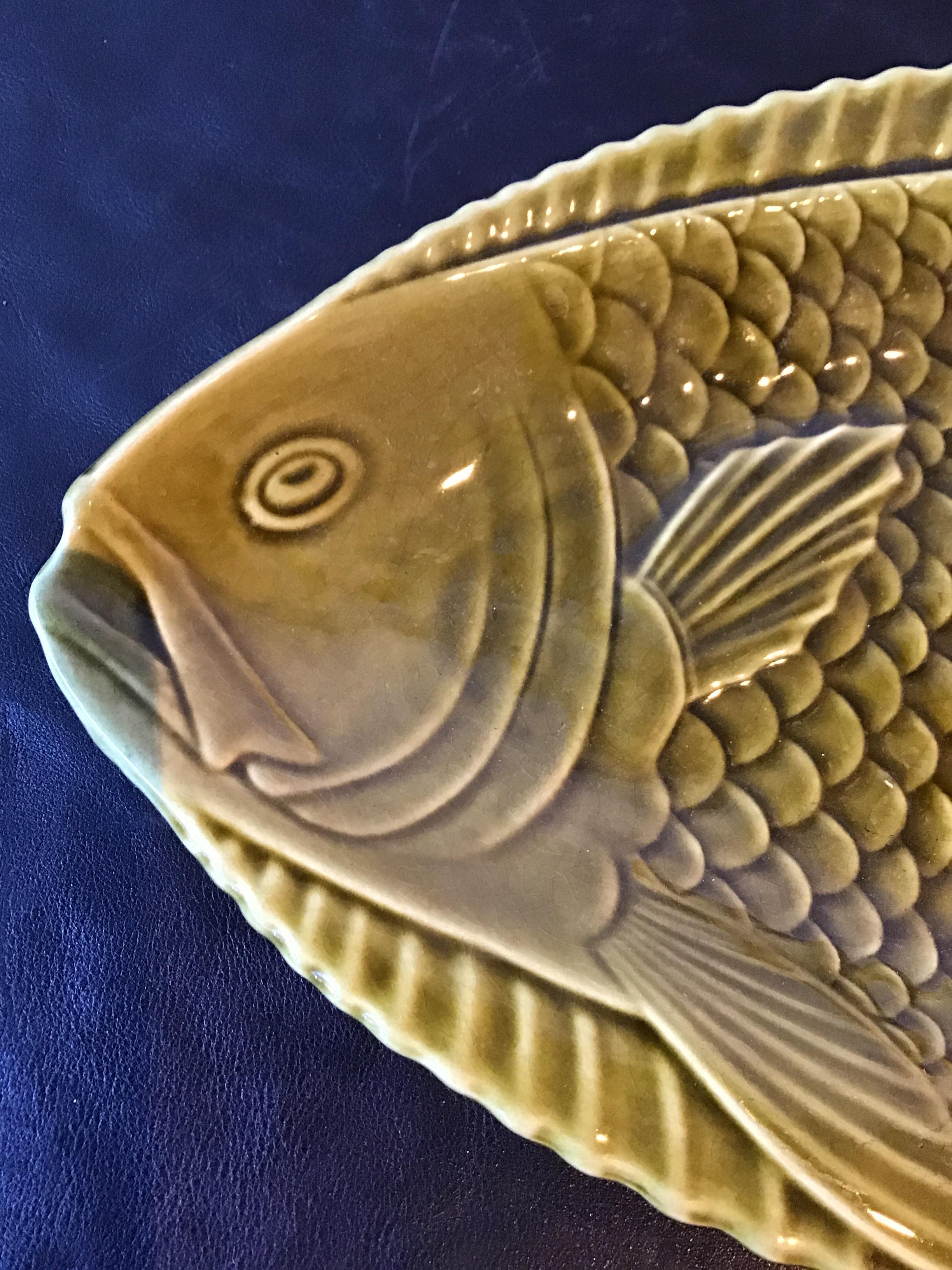 Mid-20th Century 1940s French Green Majolica Fish Platter by Sarreguemines