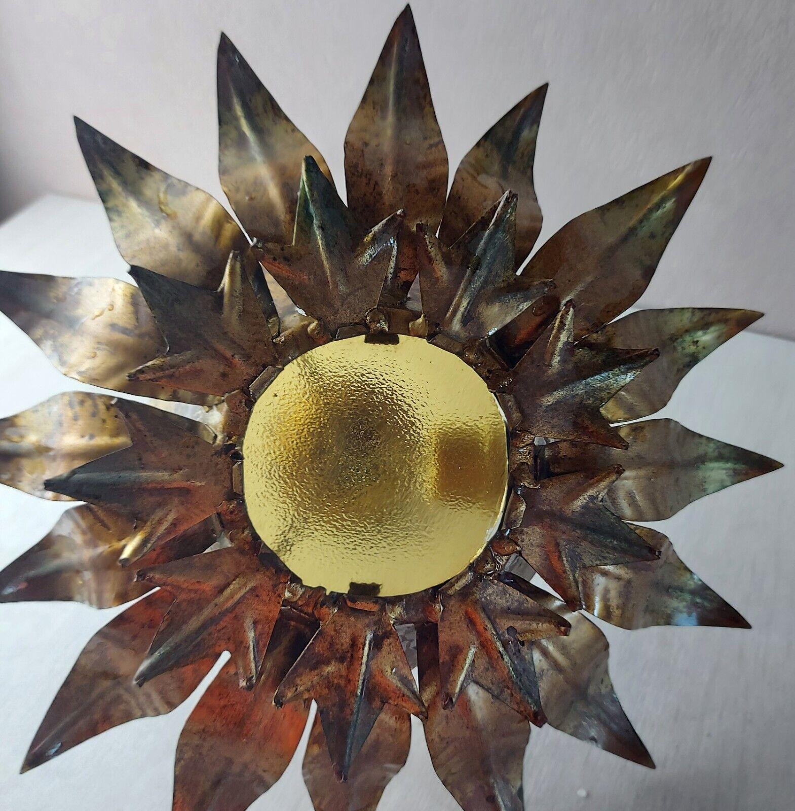 Französische Hollywood-Regency-Deckenleuchte „The Sun Rays“ aus vergoldetem Metall, 1940er Jahre, Einbaubeleuchtung im Zustand „Gut“ im Angebot in Opa Locka, FL