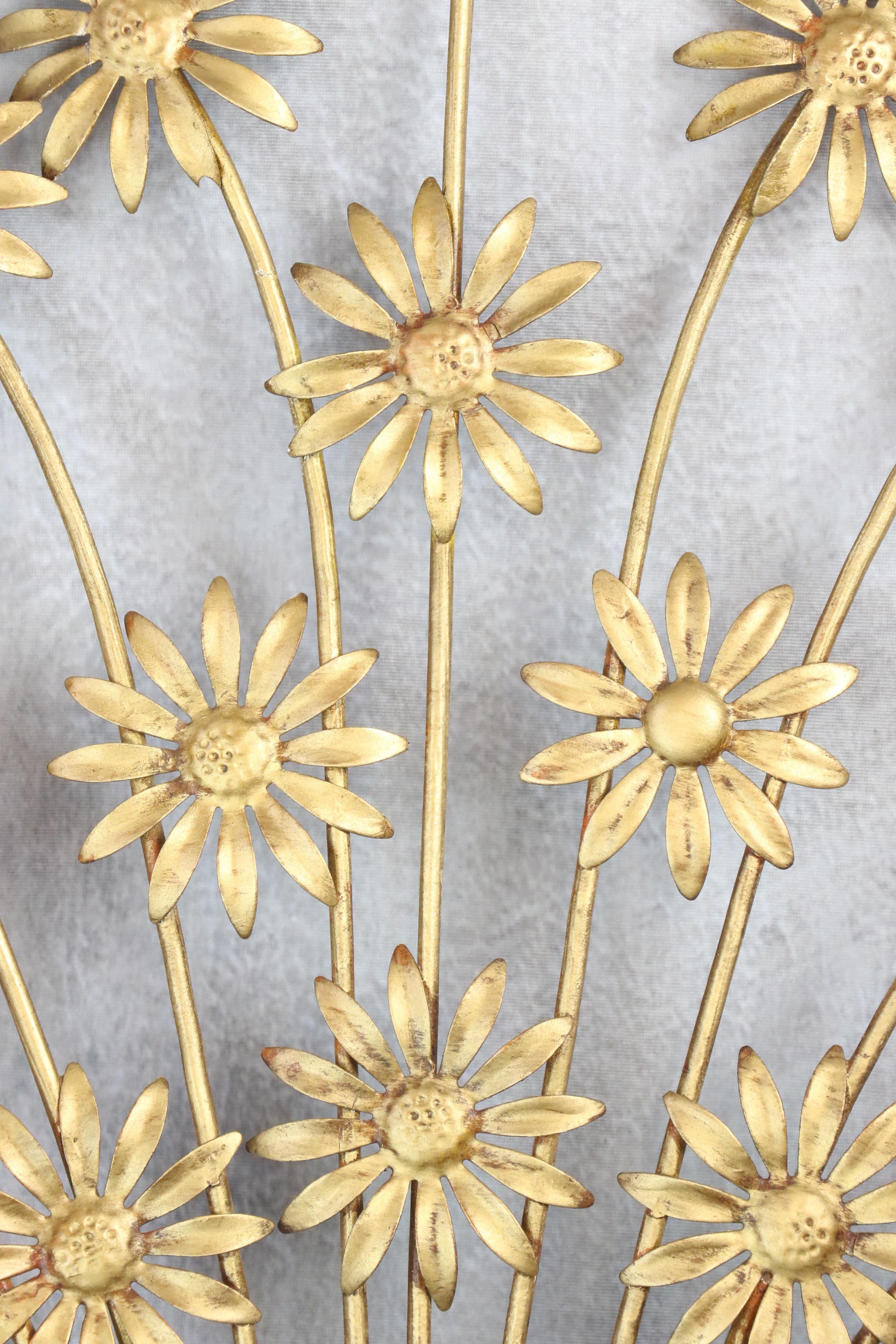 1940's french Hollywood Regency wall lamp, golden daisies bouquet For Sale 2