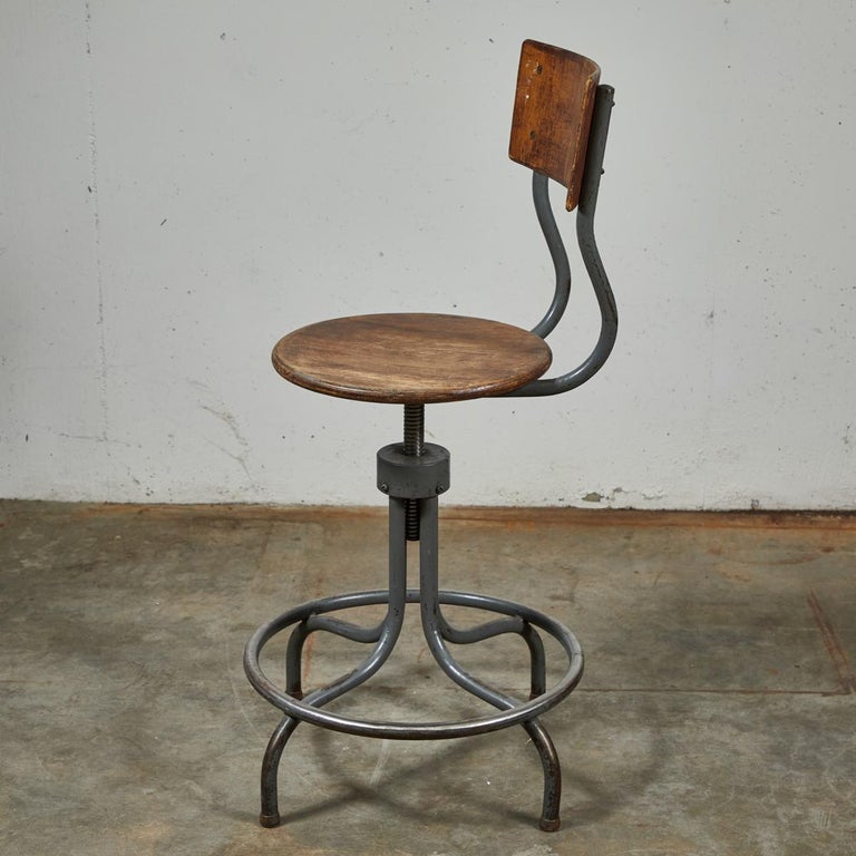 1940s French Industrial Wood and Steel Adjustable Swivel Stool For Sale 1
