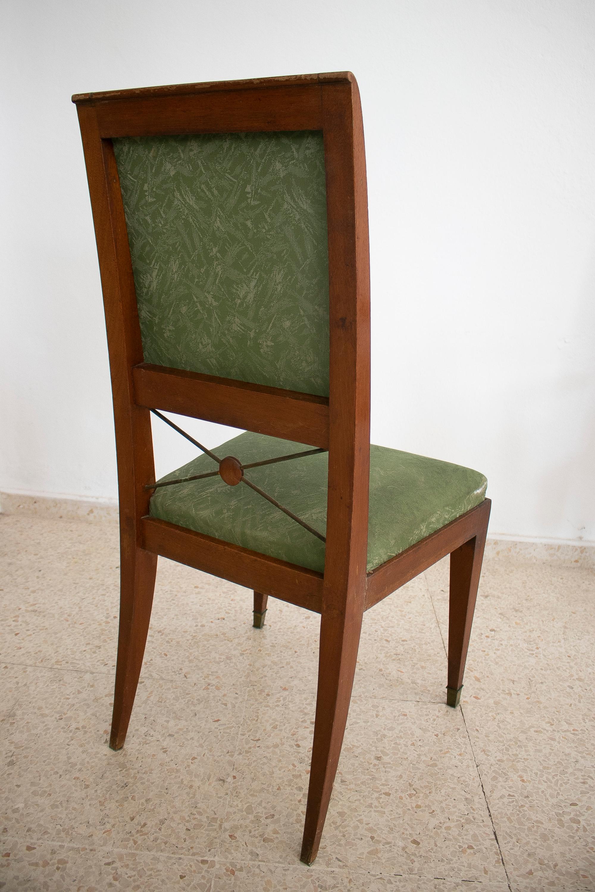 Set aus sechs Stühlen und zwei Sesseln aus französischem Mahagoni und Bronze aus den 1940er Jahren im Angebot 1