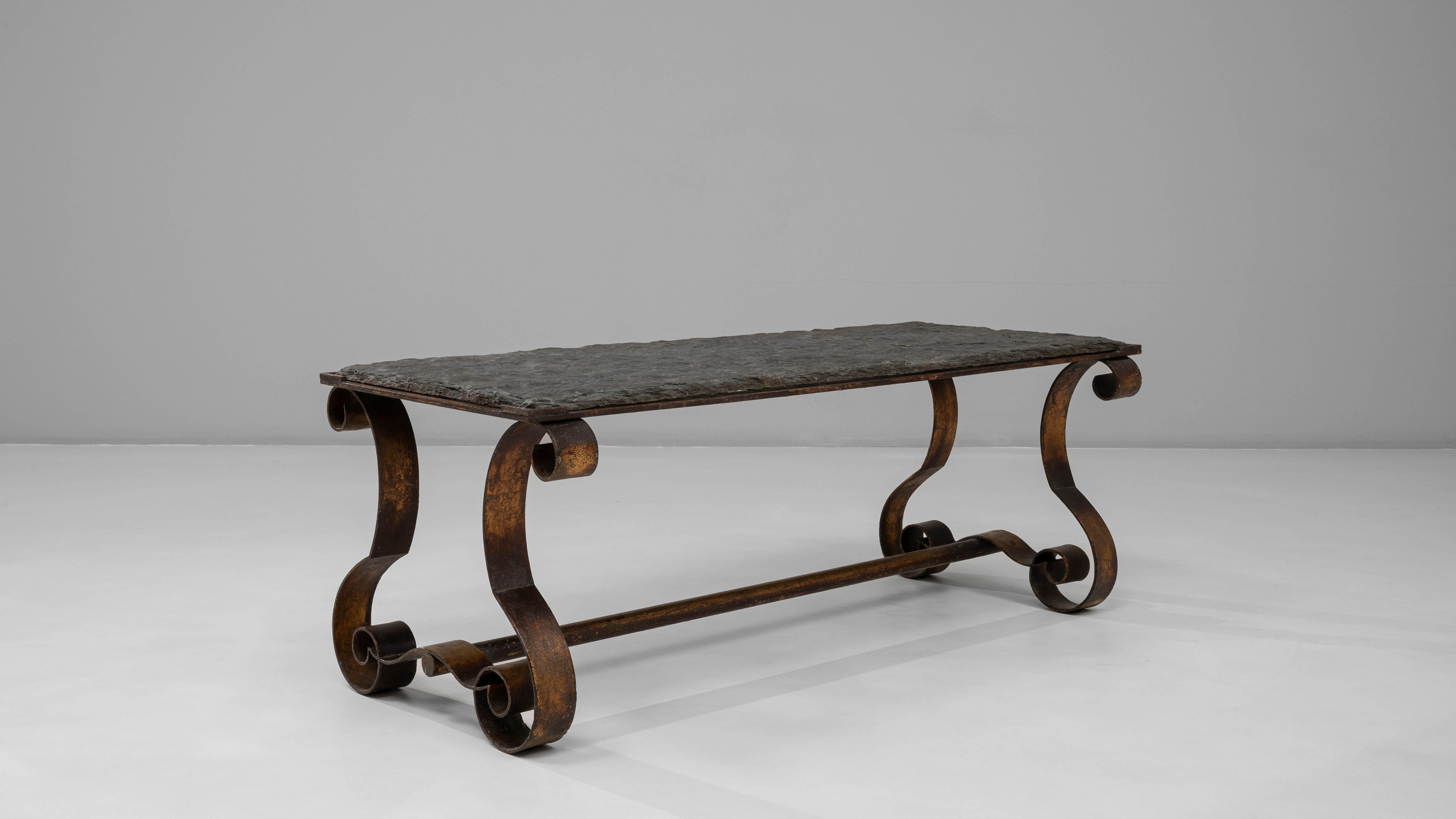 Table basse en métal français des années 1940 avec plateau en pierre en vente 3