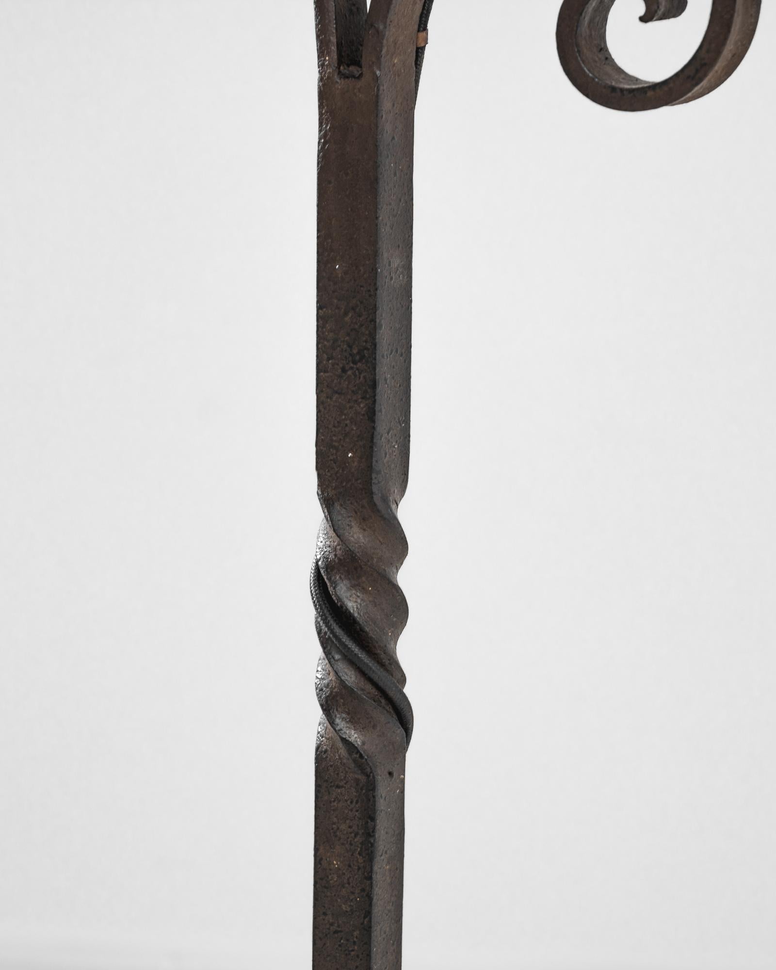 Lampadaire en métal français des années 1940 Bon état - En vente à High Point, NC