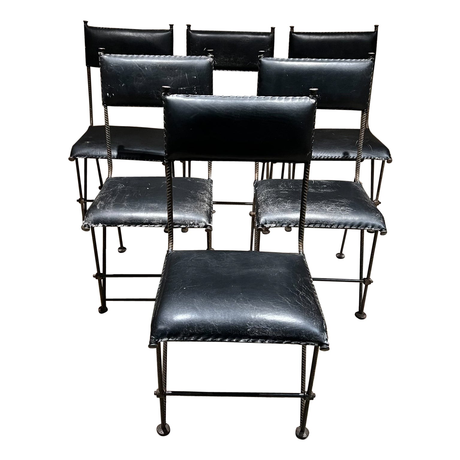Sei sedie da pranzo in pelle vintage realizzate in Messico negli anni '40 circa 
Design scultoreo di influenza francese simile a quello di Jacques Adnet
Timbro Espino hecho Mexico.
Realizzato in pelle nera intrecciata con dettagli cuciti a