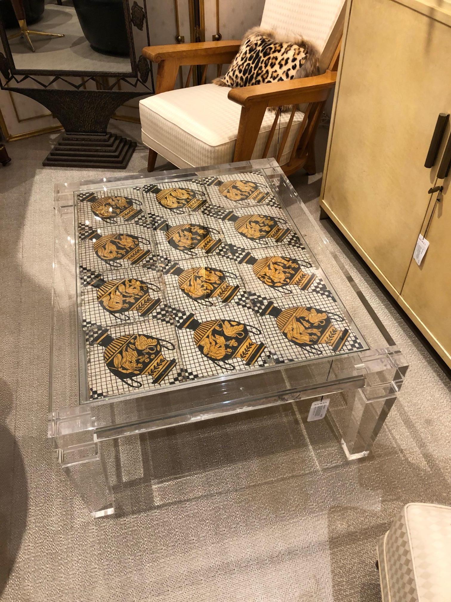 Mid-Century Modern Table basse française du milieu du siècle en lucite et carreaux de la Maison Jansen en vente