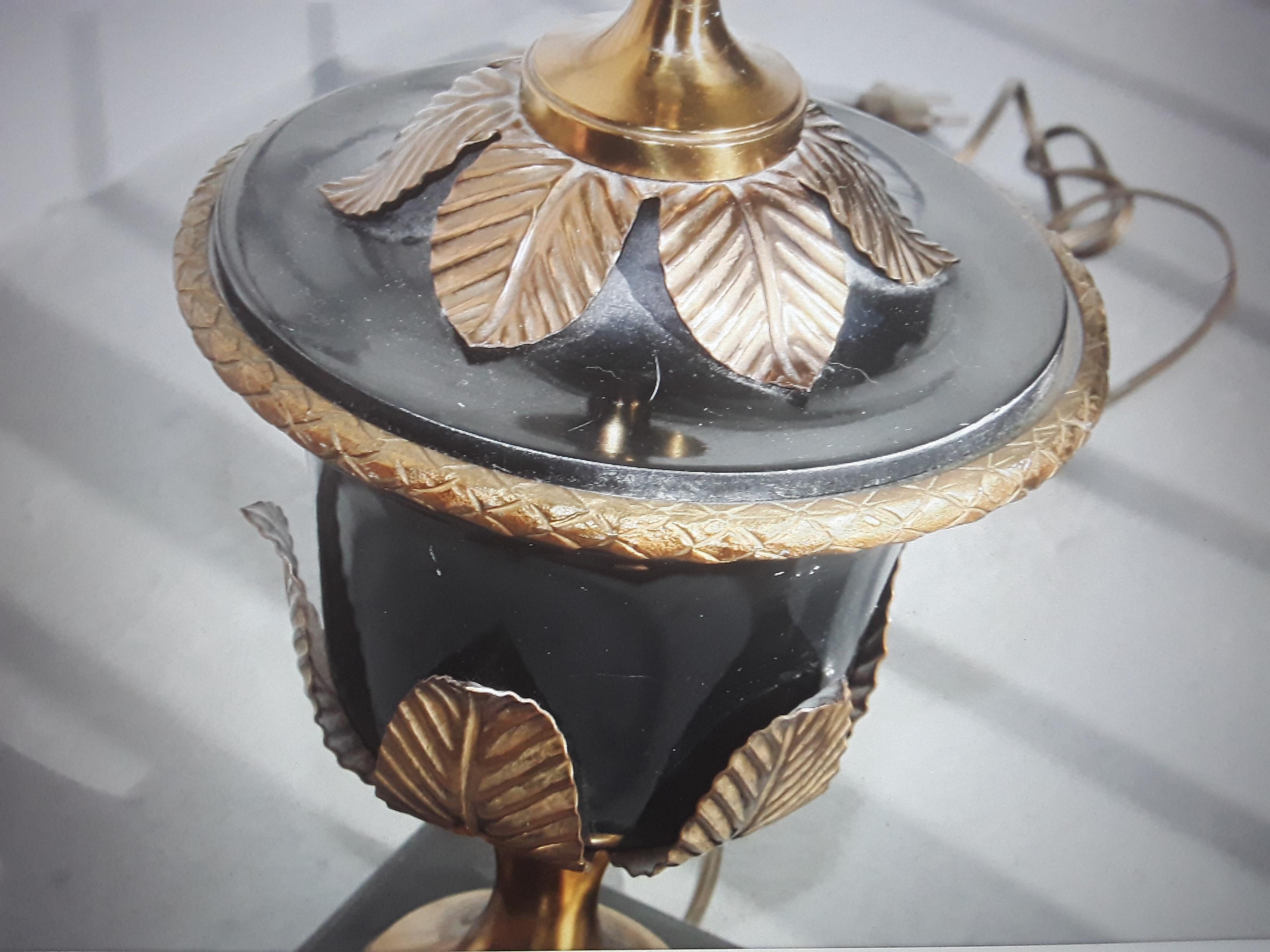 Lampe de bureau néoclassique française de la Maison Bagues documentée en bronze des années 1940 en vente 2