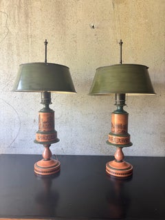 Französische Tischlampen im neoklassizistischen Stil aus den 1940er Jahren aus bemaltem Tole mit Metallschirmen