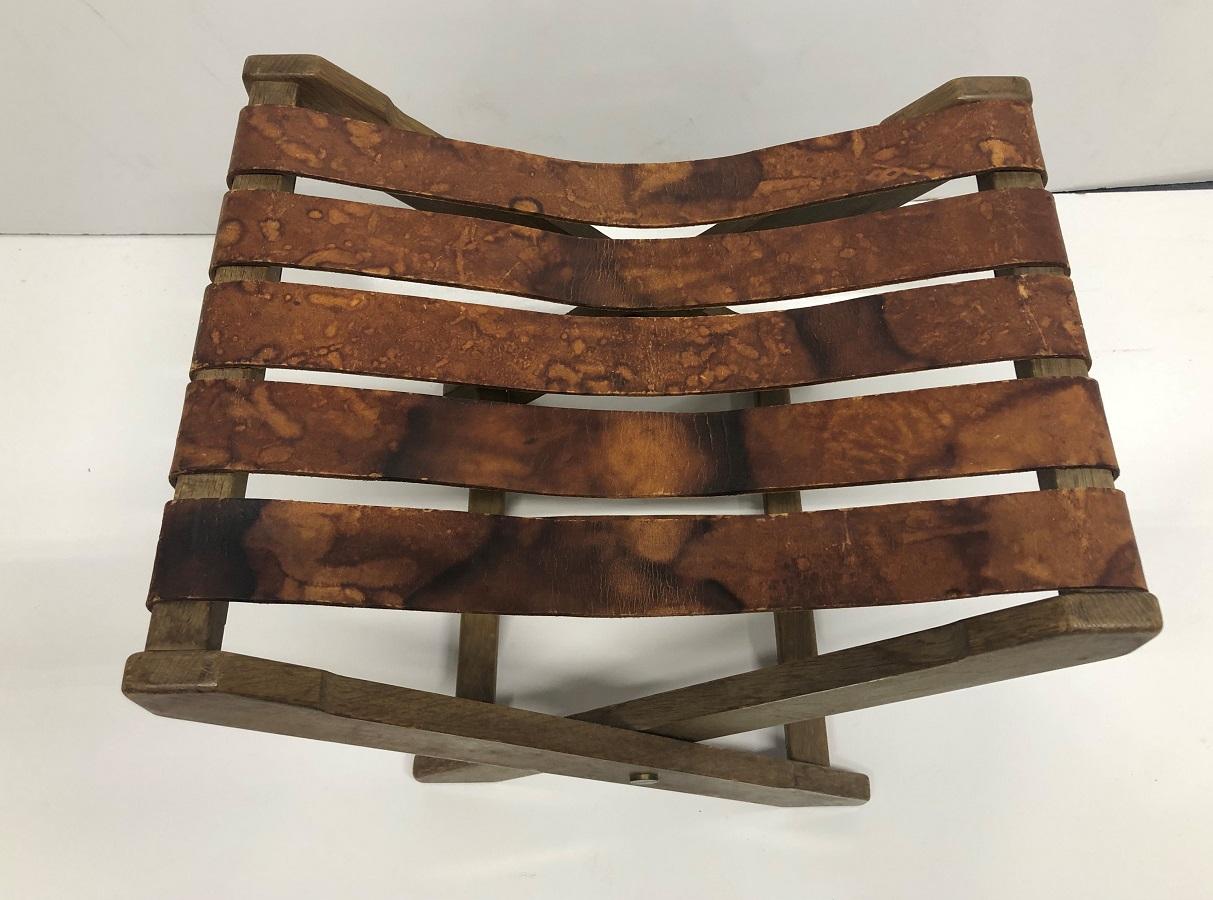 1940s French Oak and Leather Folding Stool In Good Condition For Sale In New York, NY