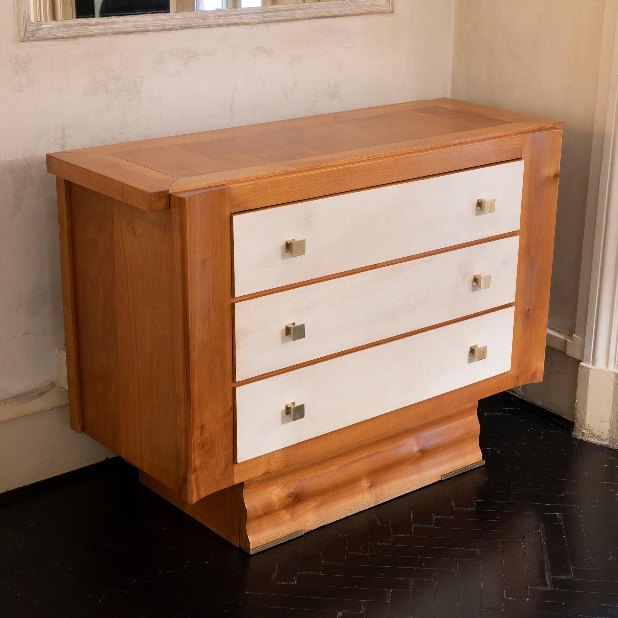 1940s French Oak and Parchment Chest of Drawers, Brass Details In Good Condition In Firenze, IT
