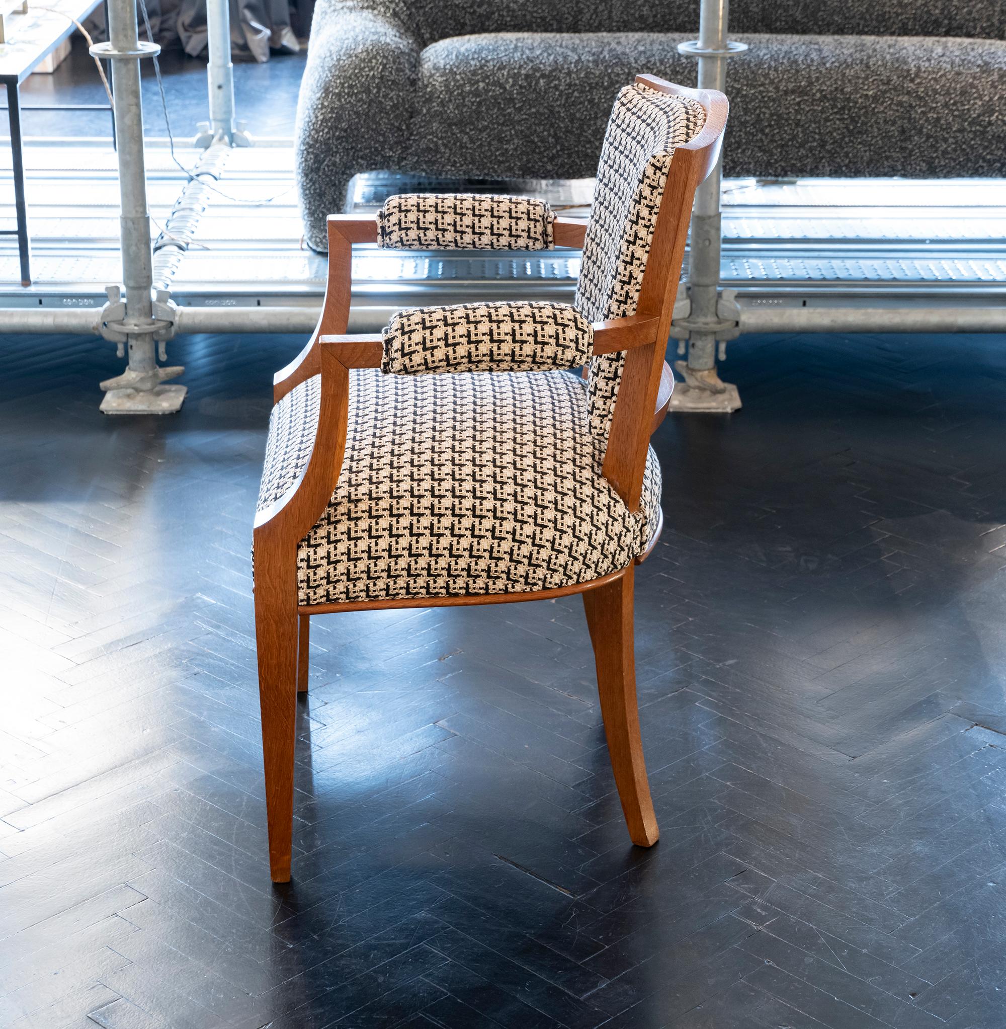 1940s French Oak Armchair Black and White Jacquard Fabric In Good Condition In Firenze, IT