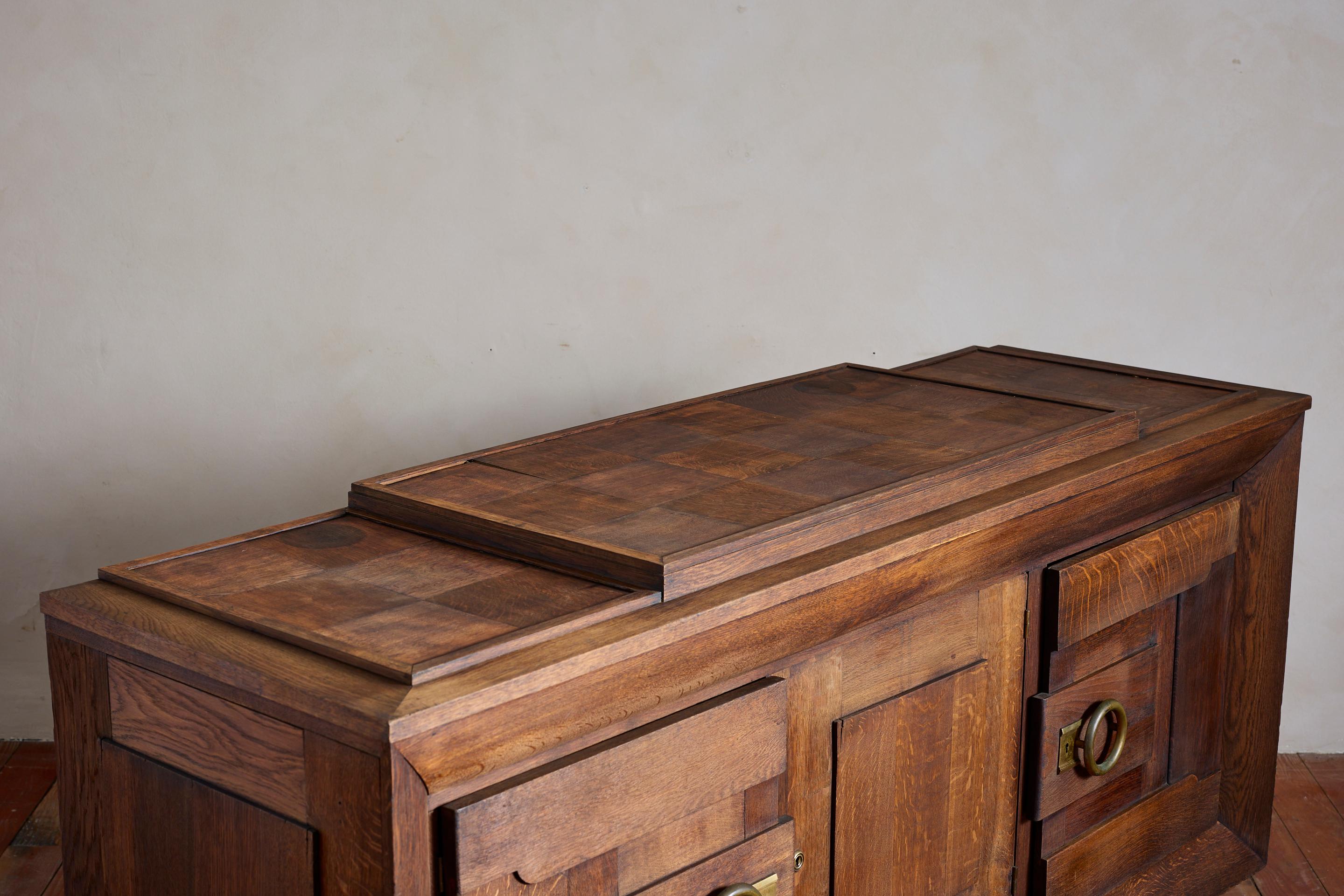Buffet géométrique en chêne français des années 1940 en vente 6