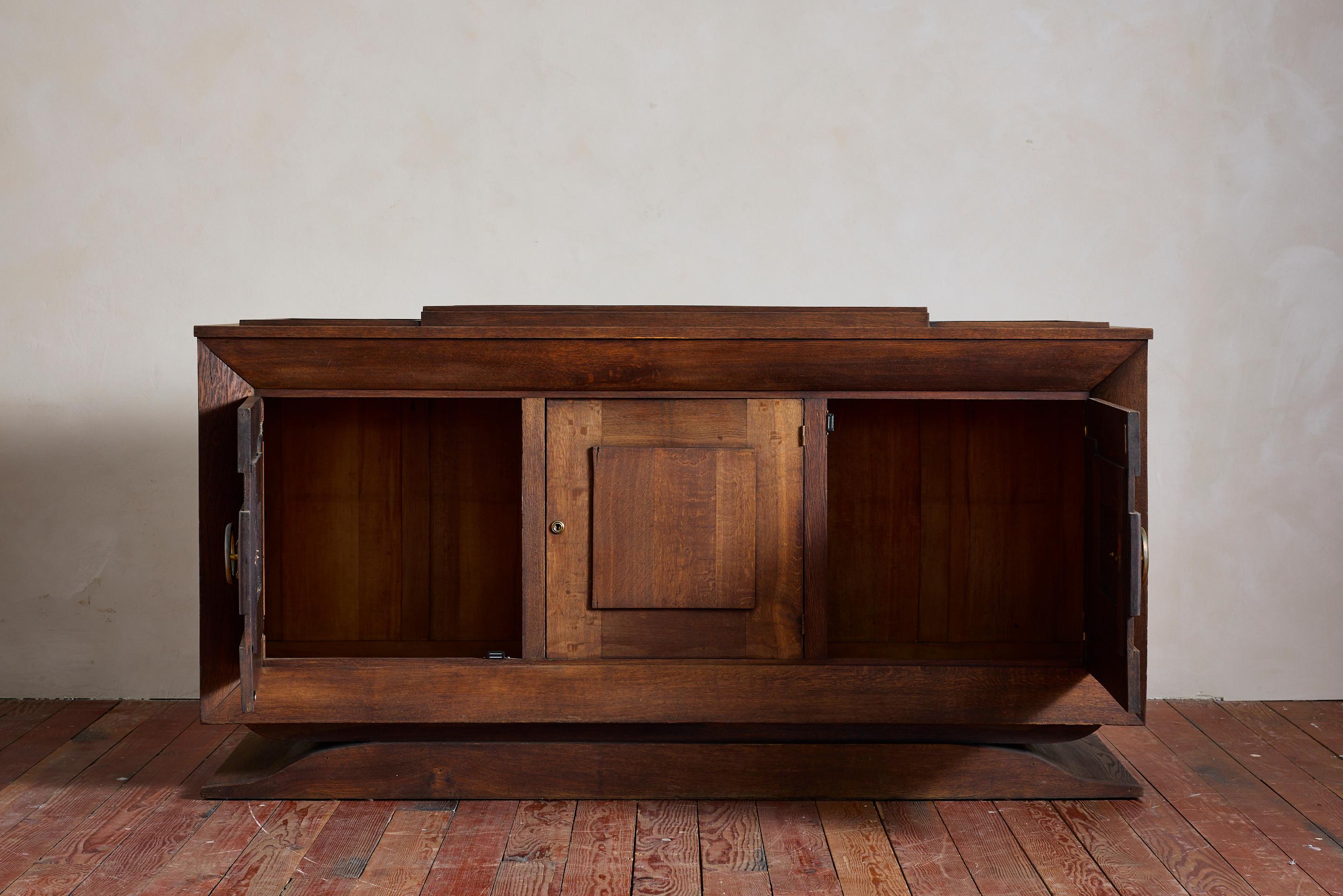 Français Buffet géométrique en chêne français des années 1940 en vente