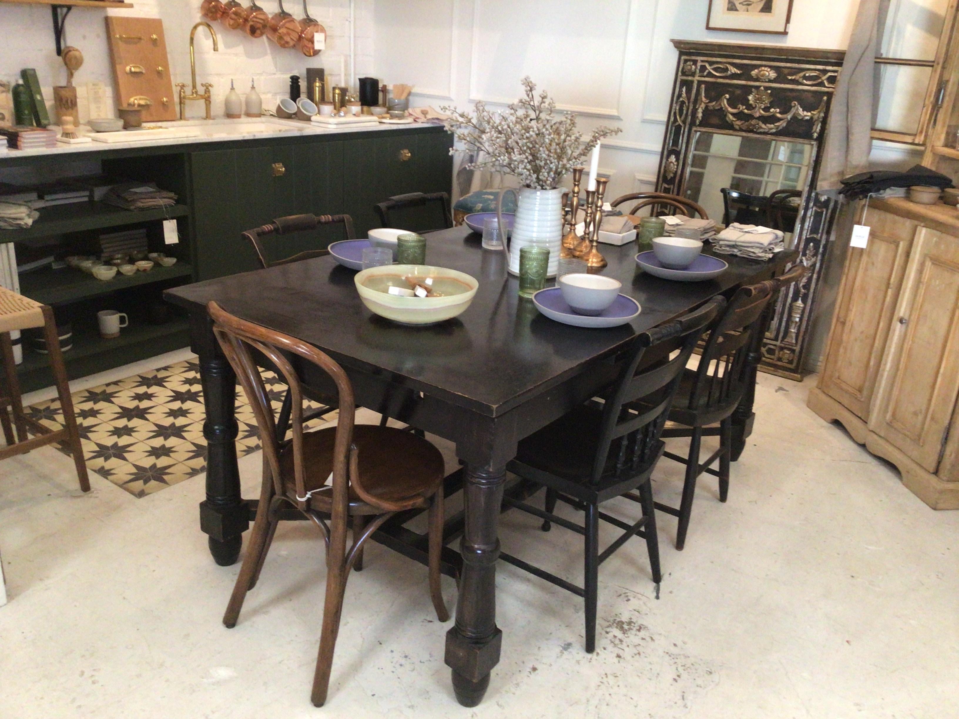 Mesa de comedor francesa de madera de roble de los años 40 en Bueno estado para la venta en Los Angeles, CA