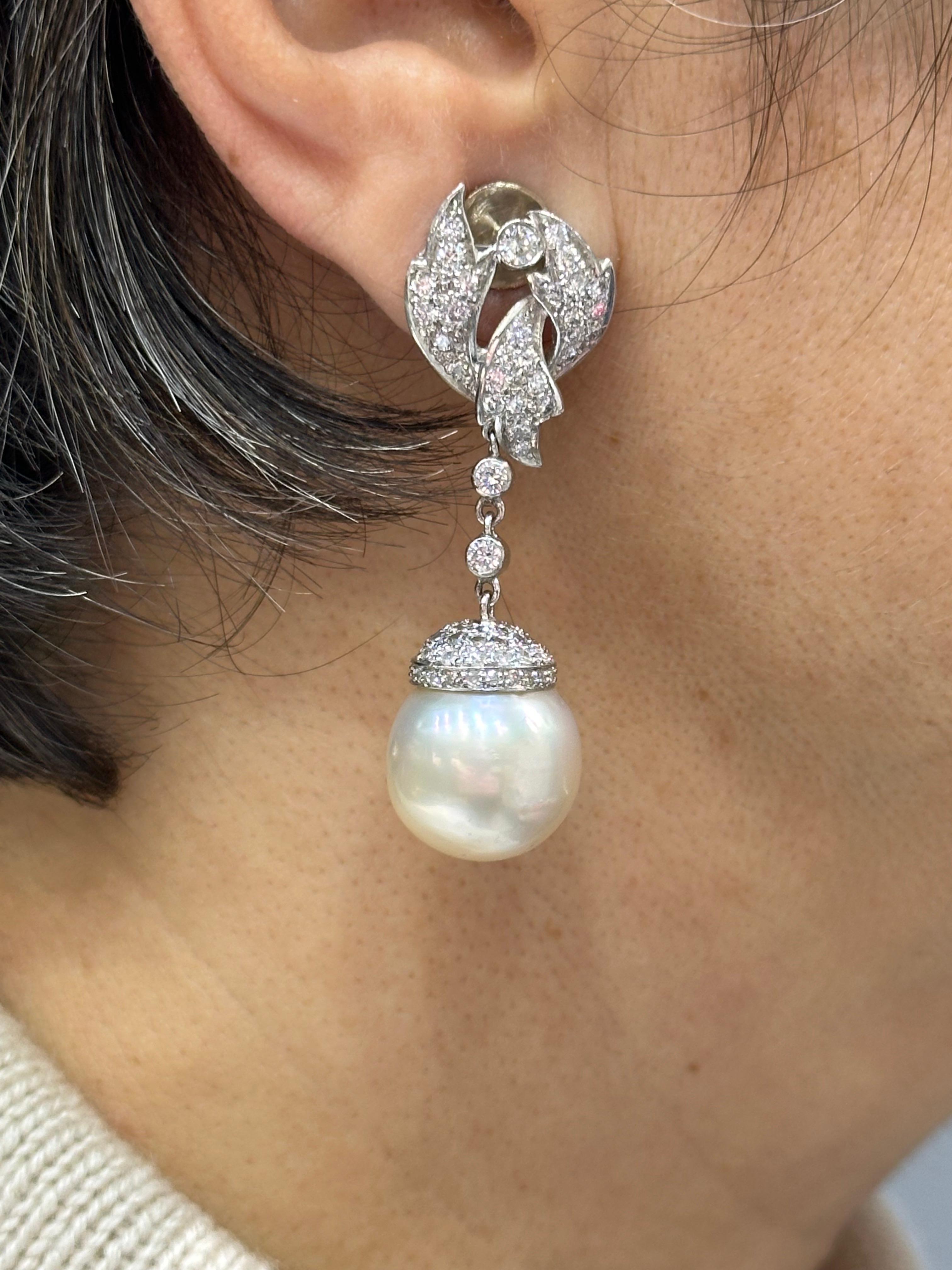 Round Cut 1940s French platinum, diamond and pearl dangle earrings For Sale