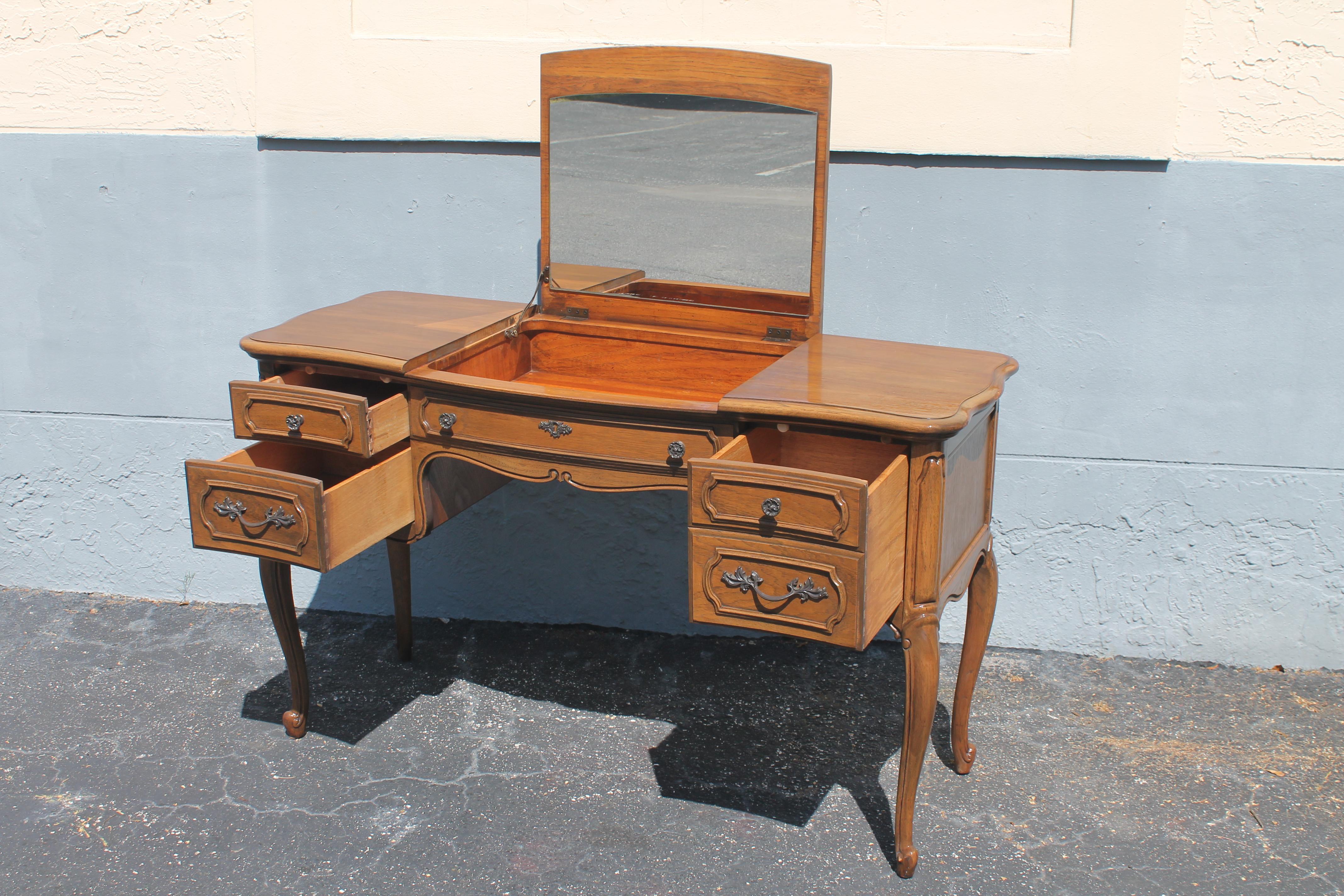 1940's French Provincial Narrow Ladies Vanity by Thomasville For Sale 2